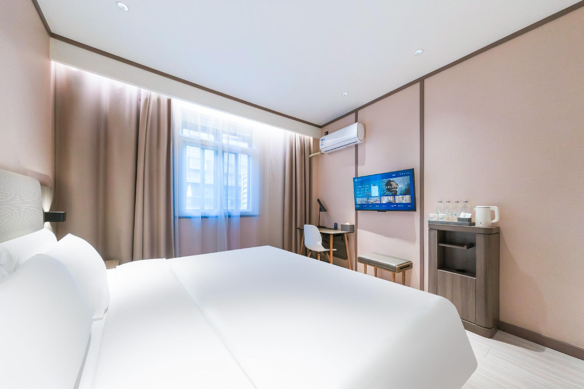 Huazhu - Room With Bed