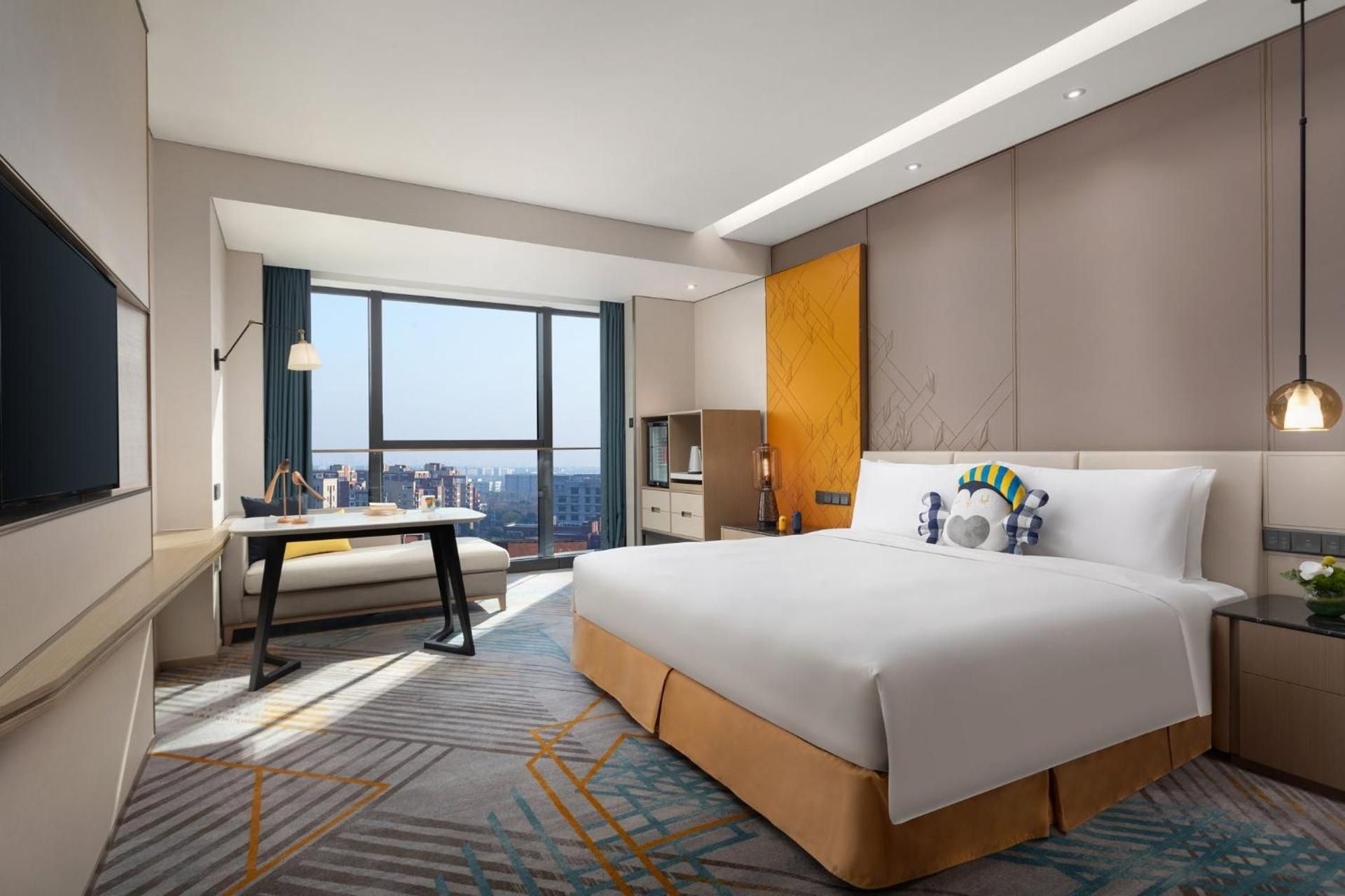 Standard King Room with Lounge Access
