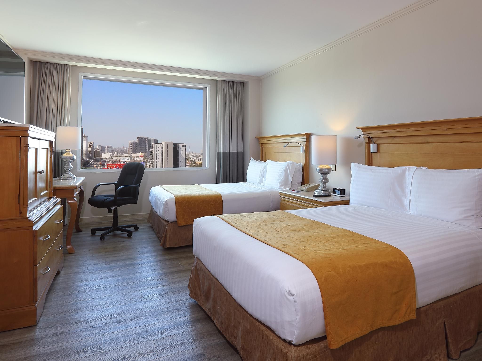 Executive, M Club lounge access, Guest room, 2 Double, Golf view, Balcony