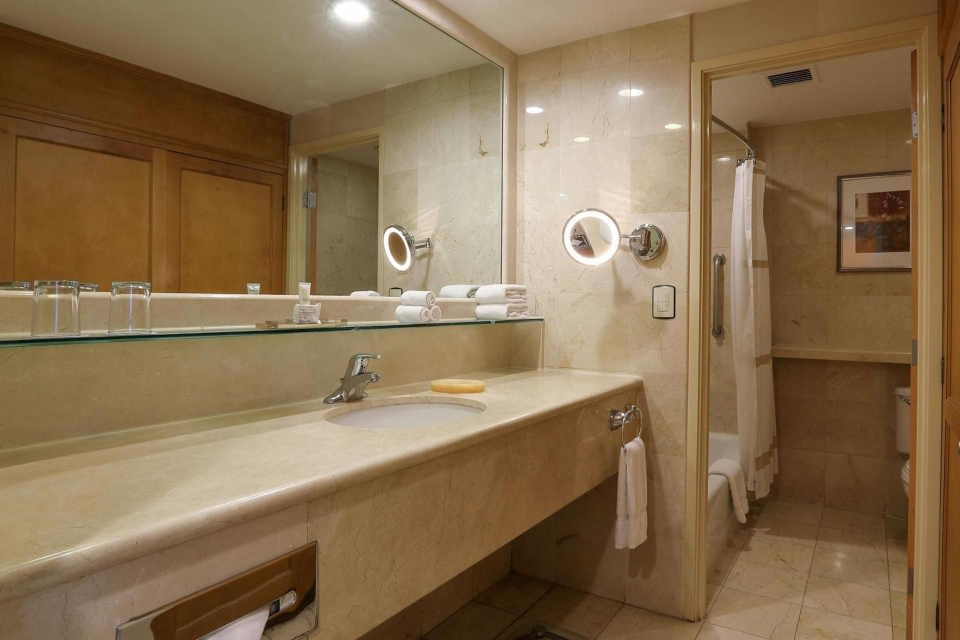 Executive Double Room with Two Double Beds - Club Lounge Access