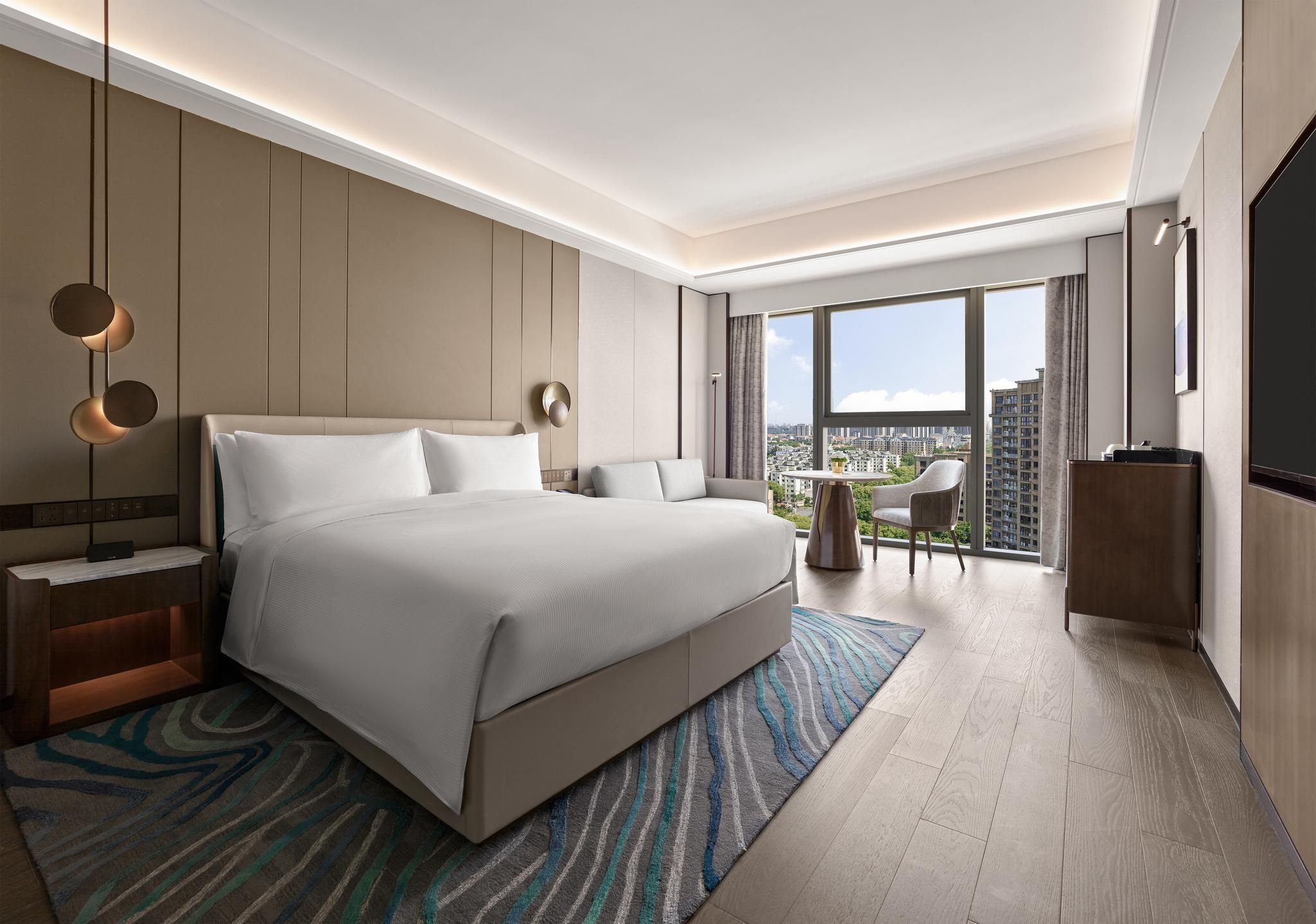 KING DELUXE ROOM WITH RIVER VIEW