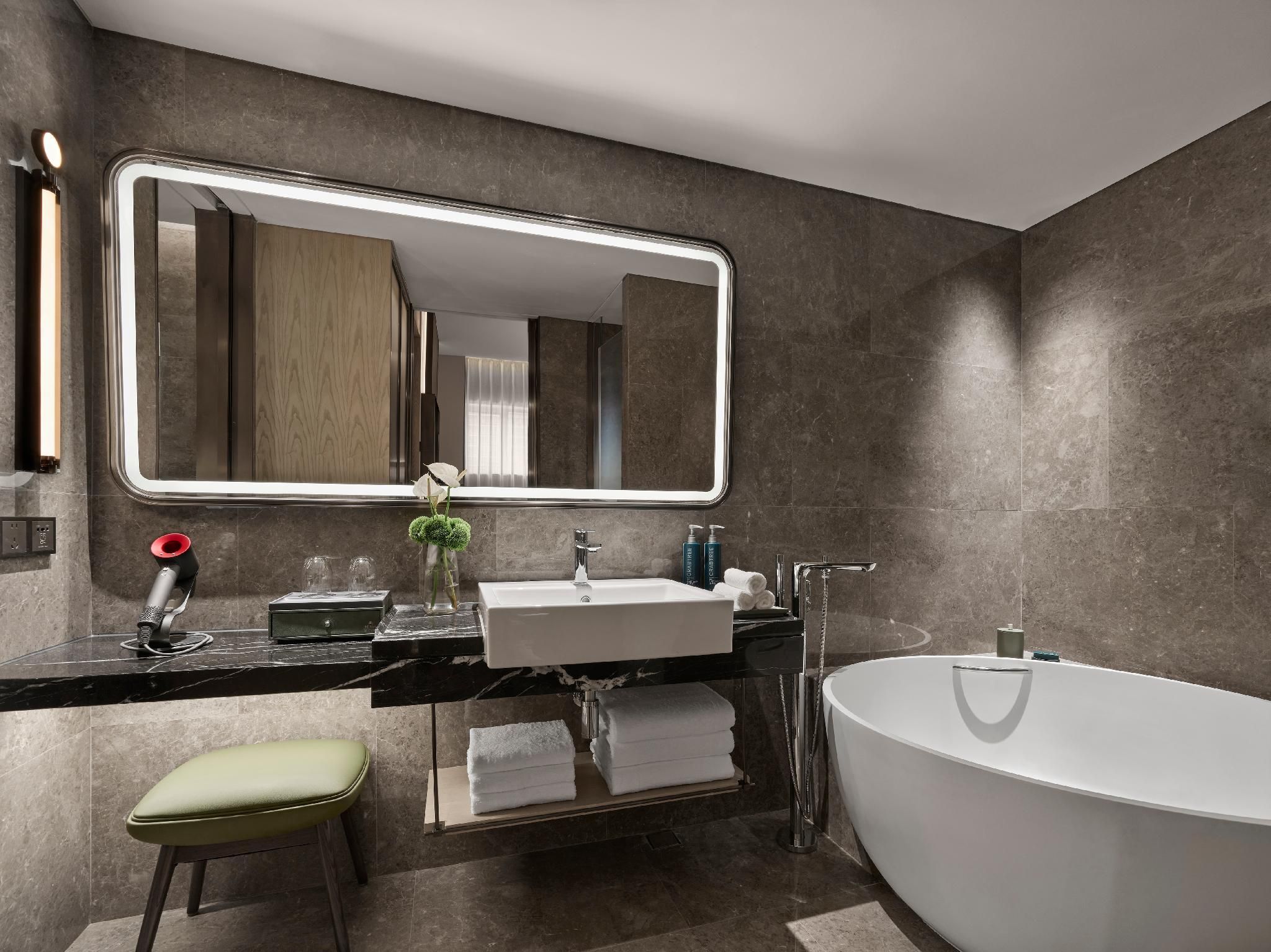 King Ambassador Suite