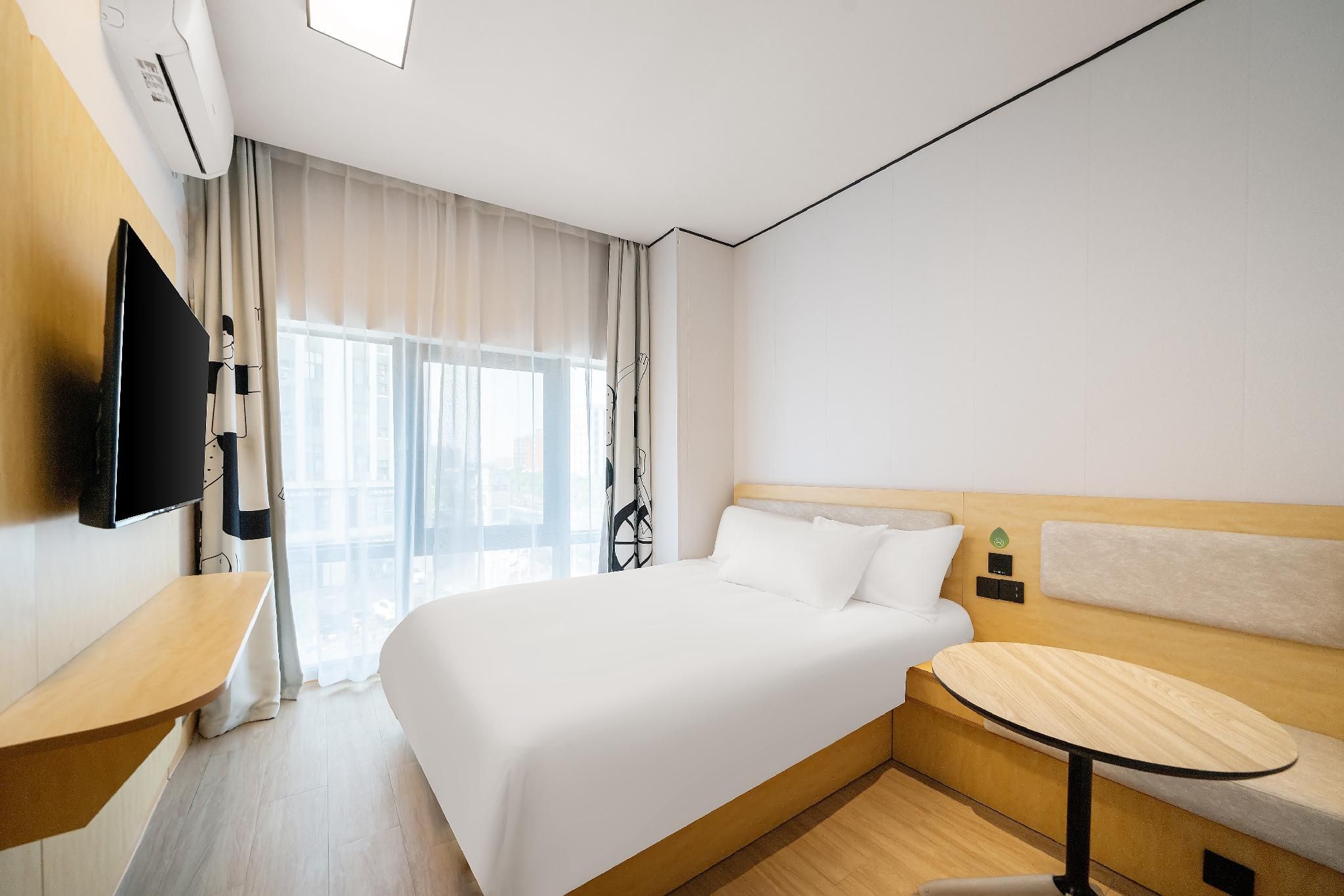 Business Queen Bed Room
