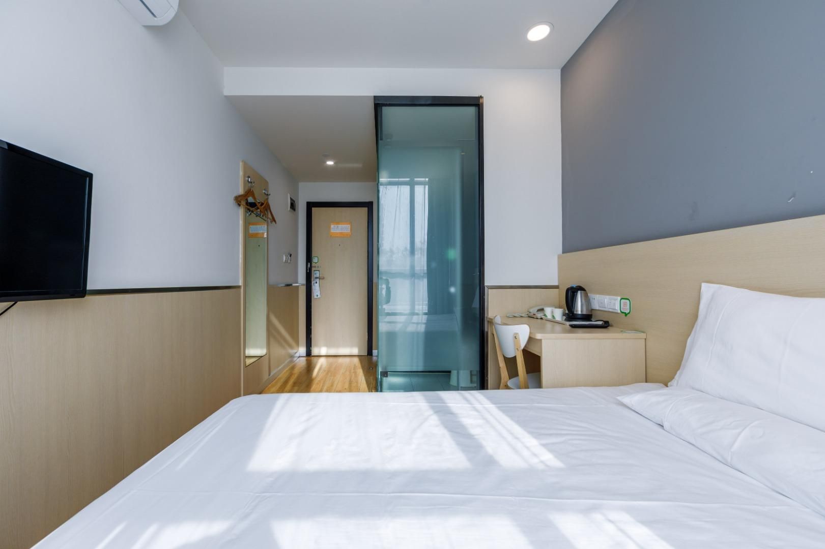 Hotel Queen Room
