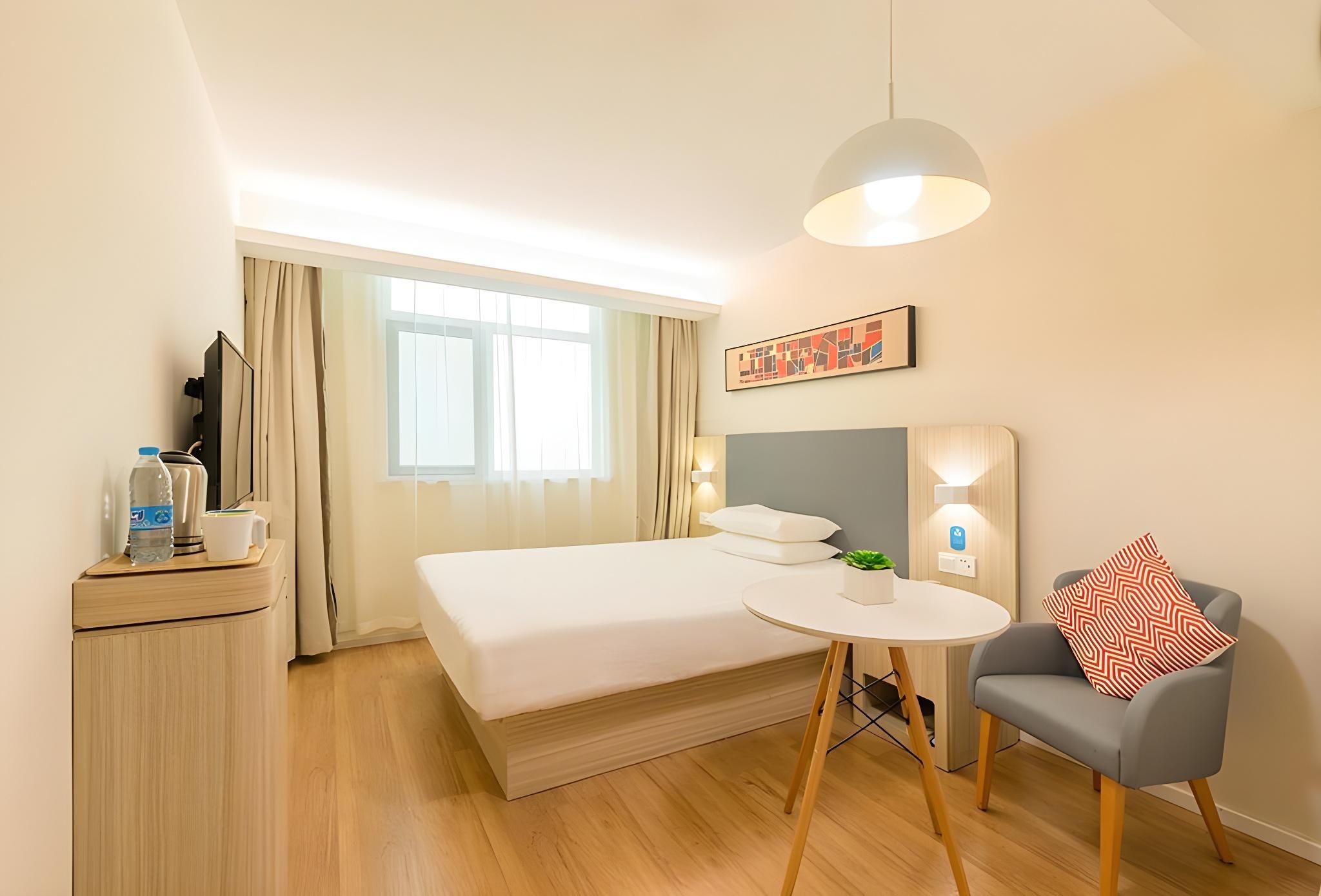Hotel Queen Room