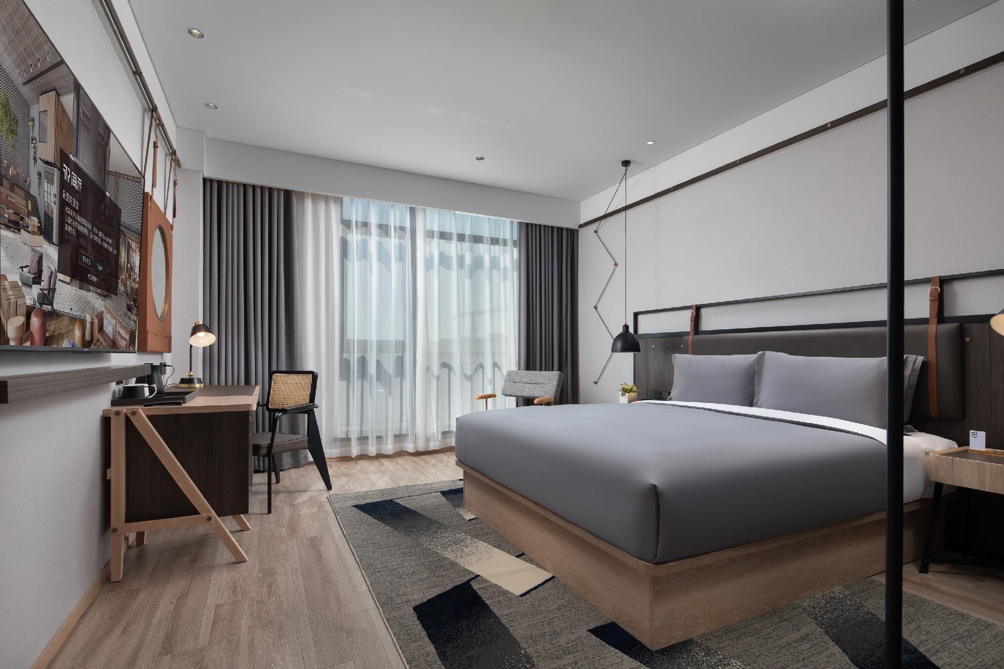 Comfort Queen Room