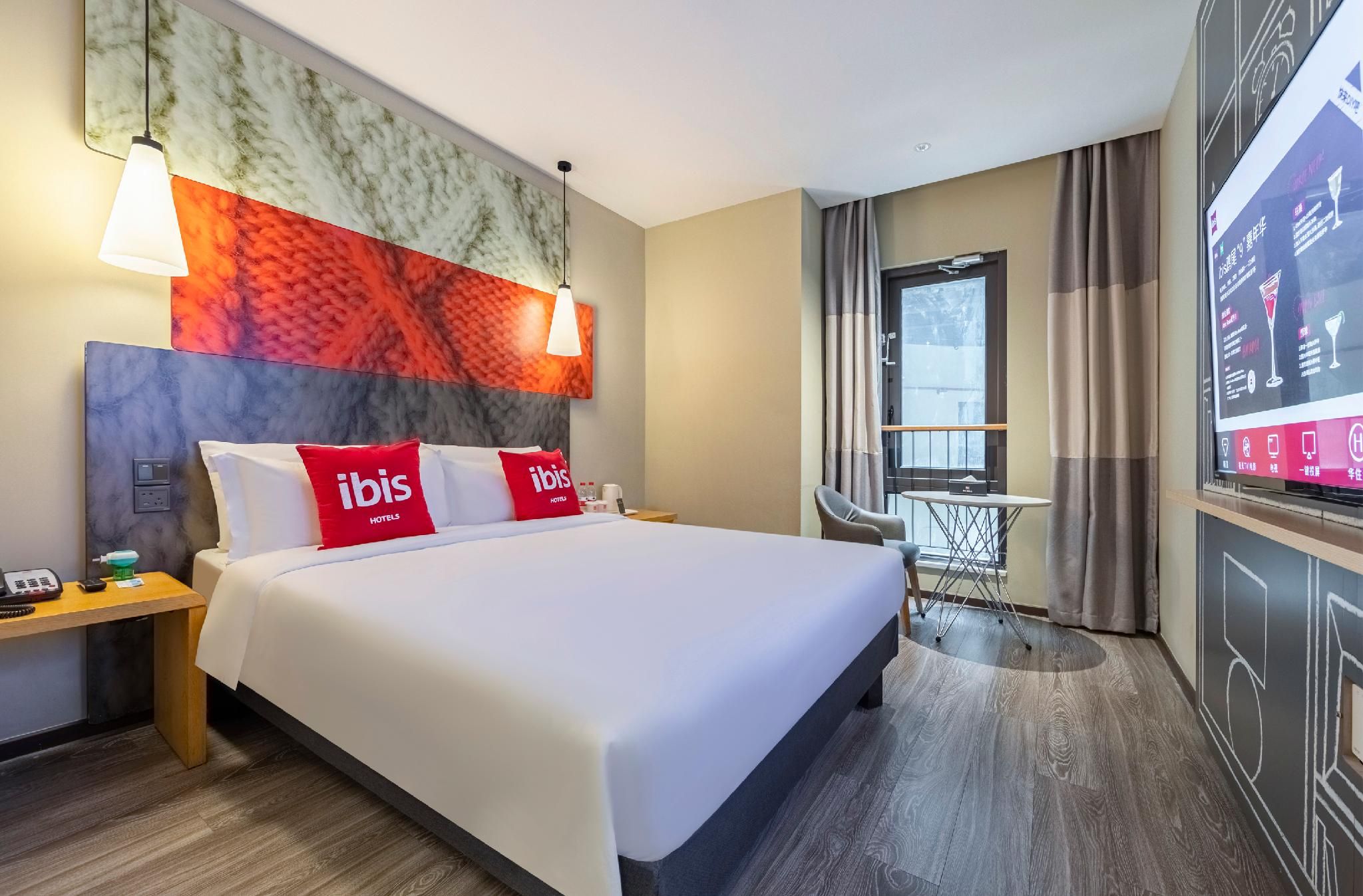 Hotel Queen Room