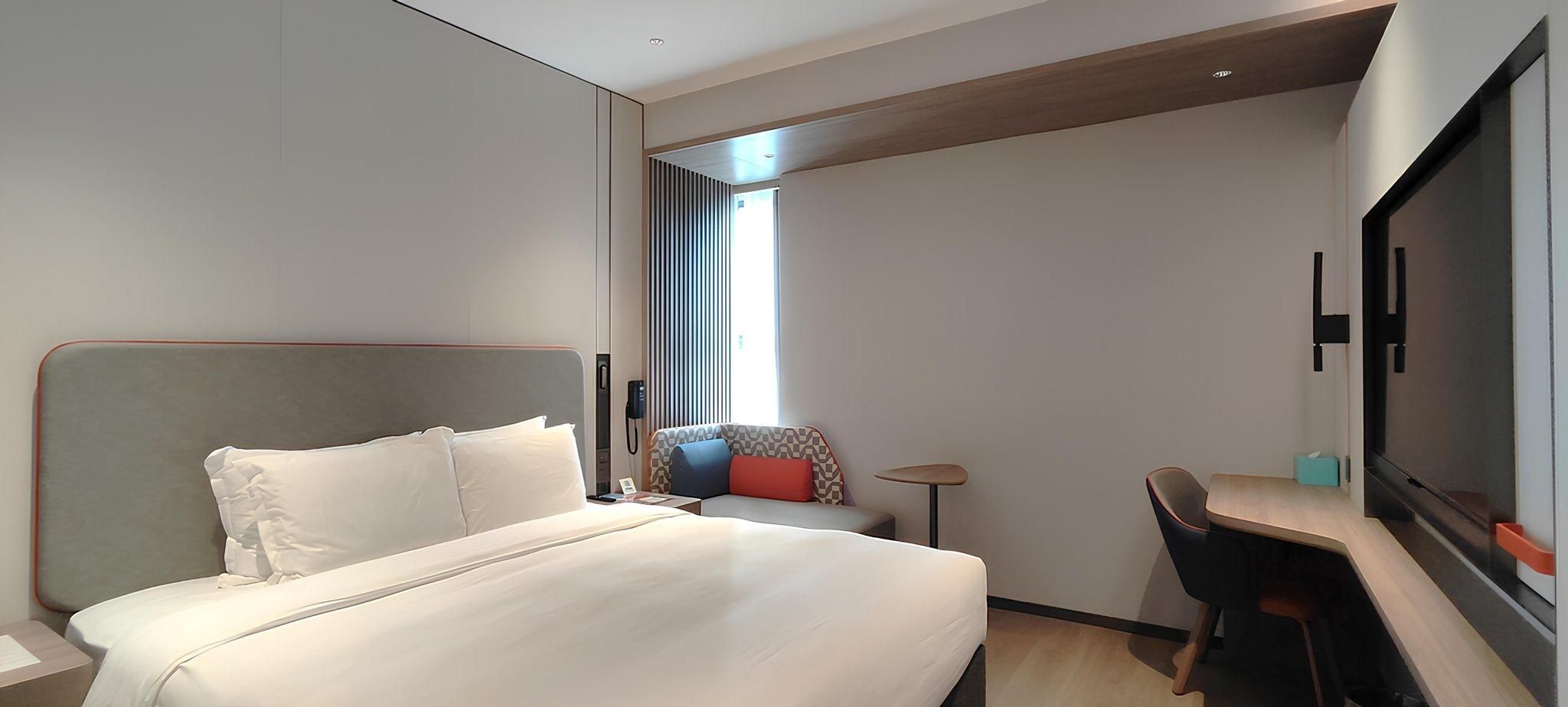 1 King Standard Stocked Minibar