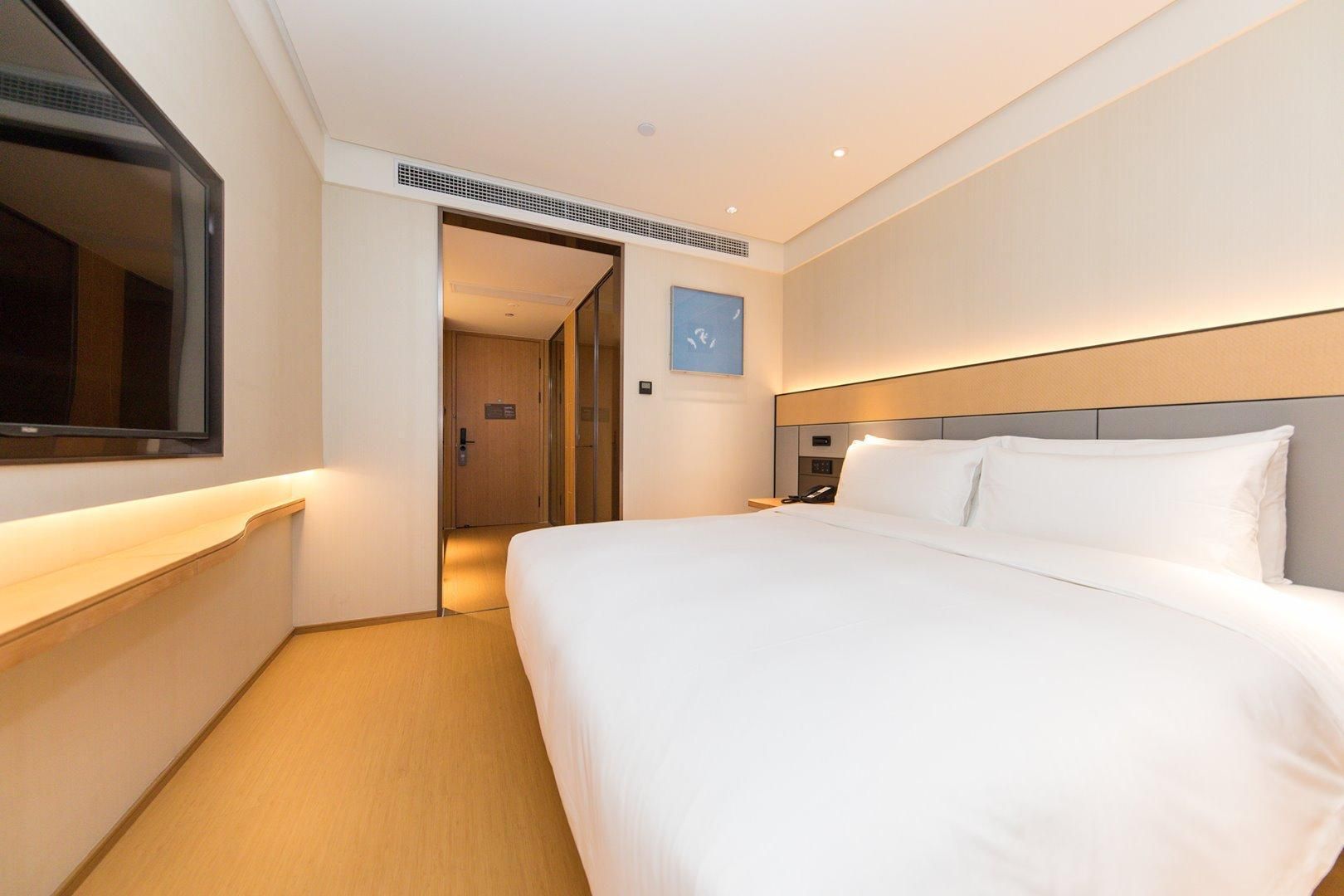 Huazhu - Room With Bed