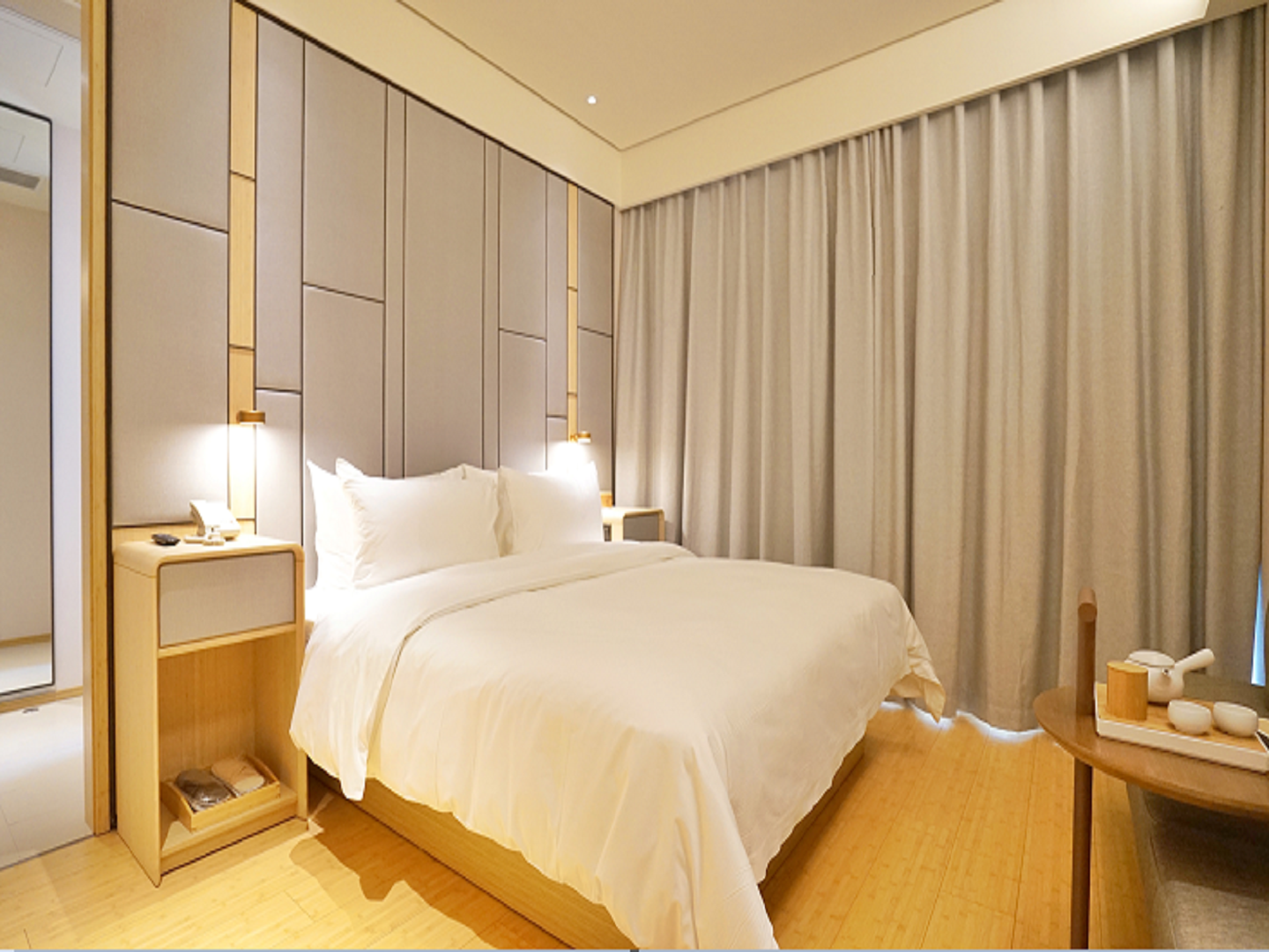 Hotel Queen Room