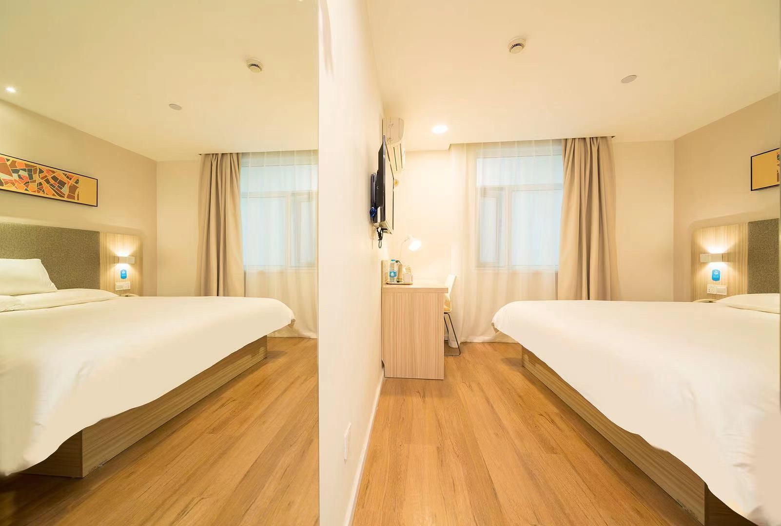 Queen Superior Room