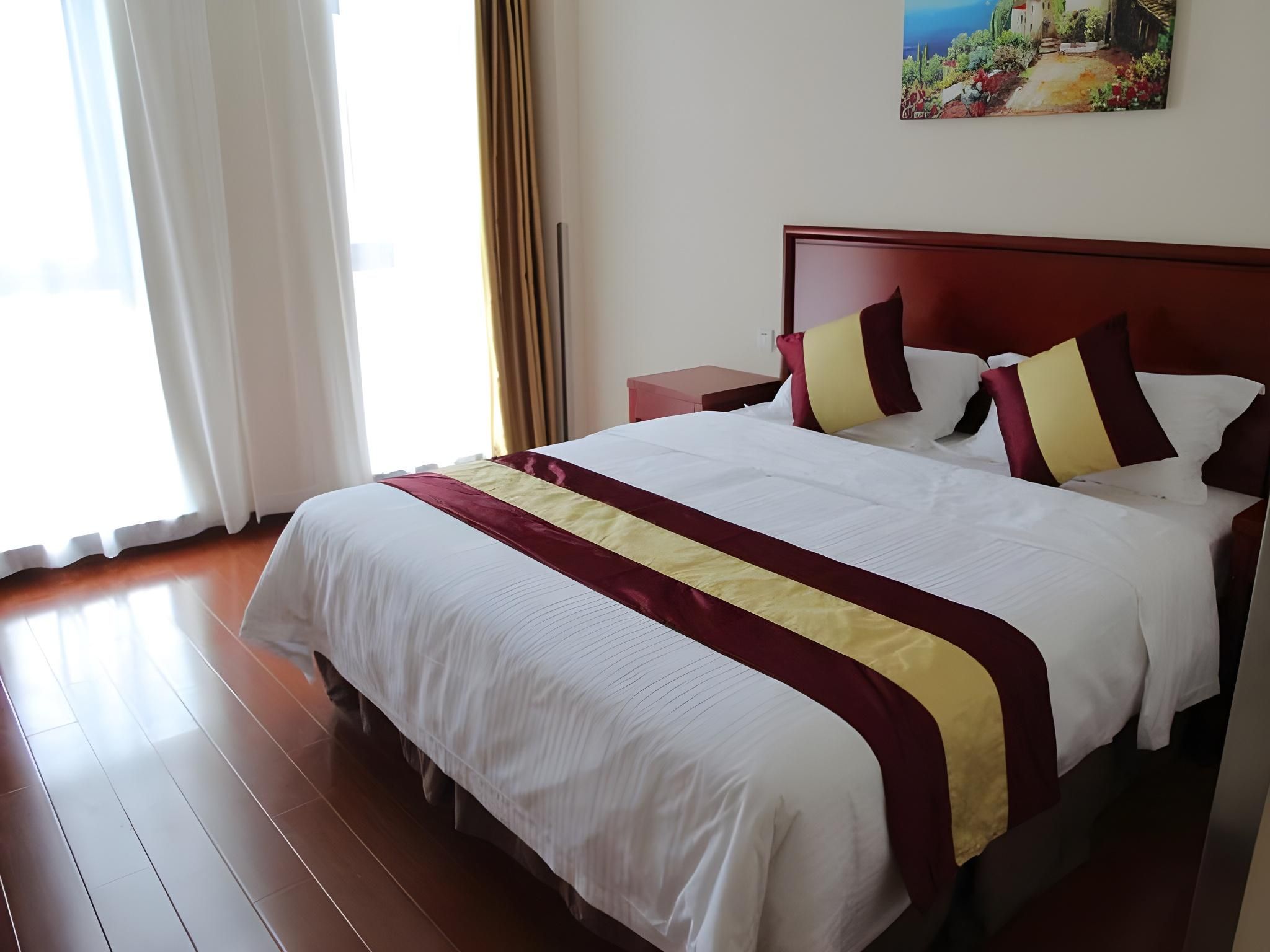 Room with Queen Bed