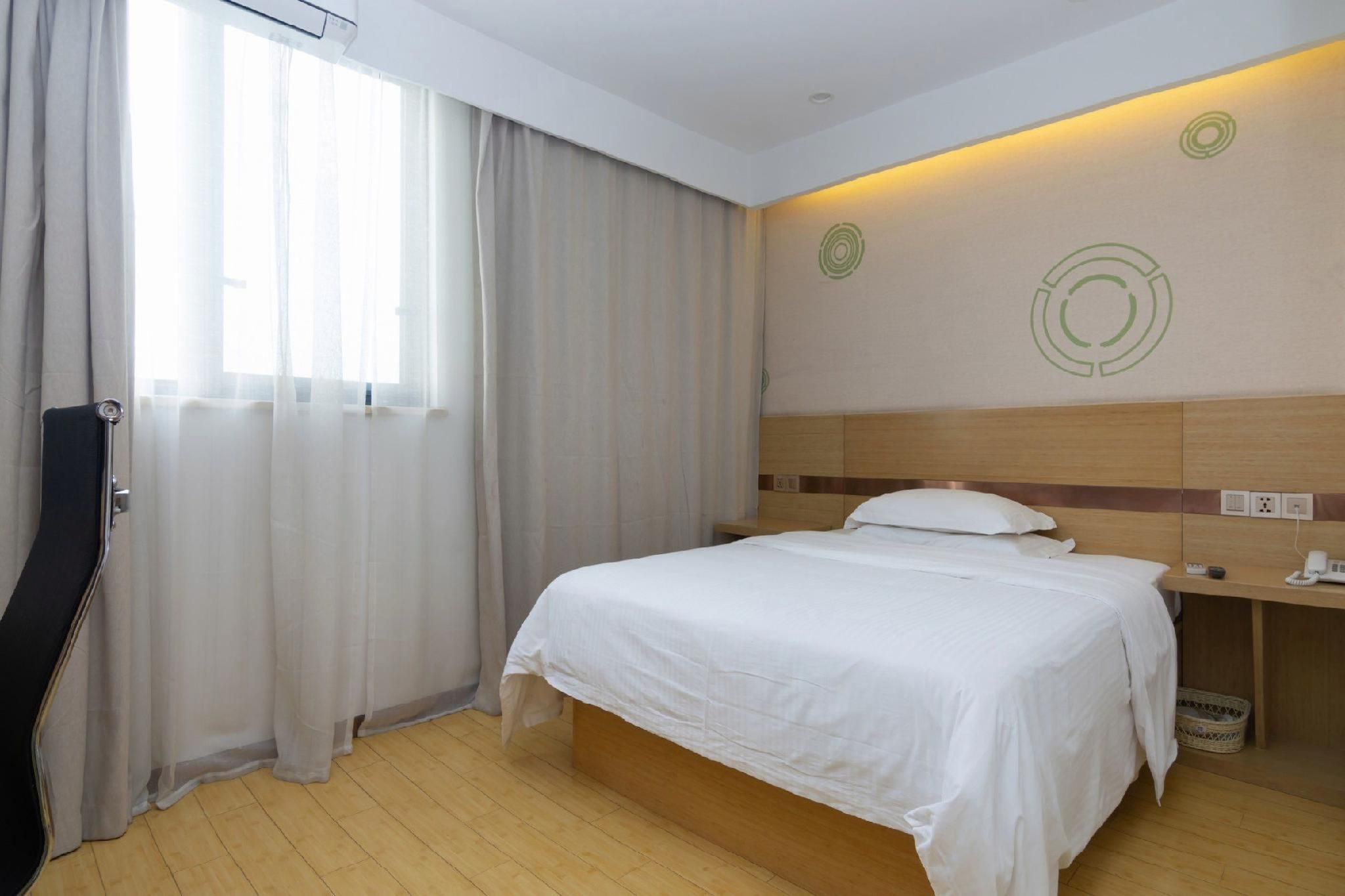 GTI - 1 Bed Guest Room, 1.5M Bed