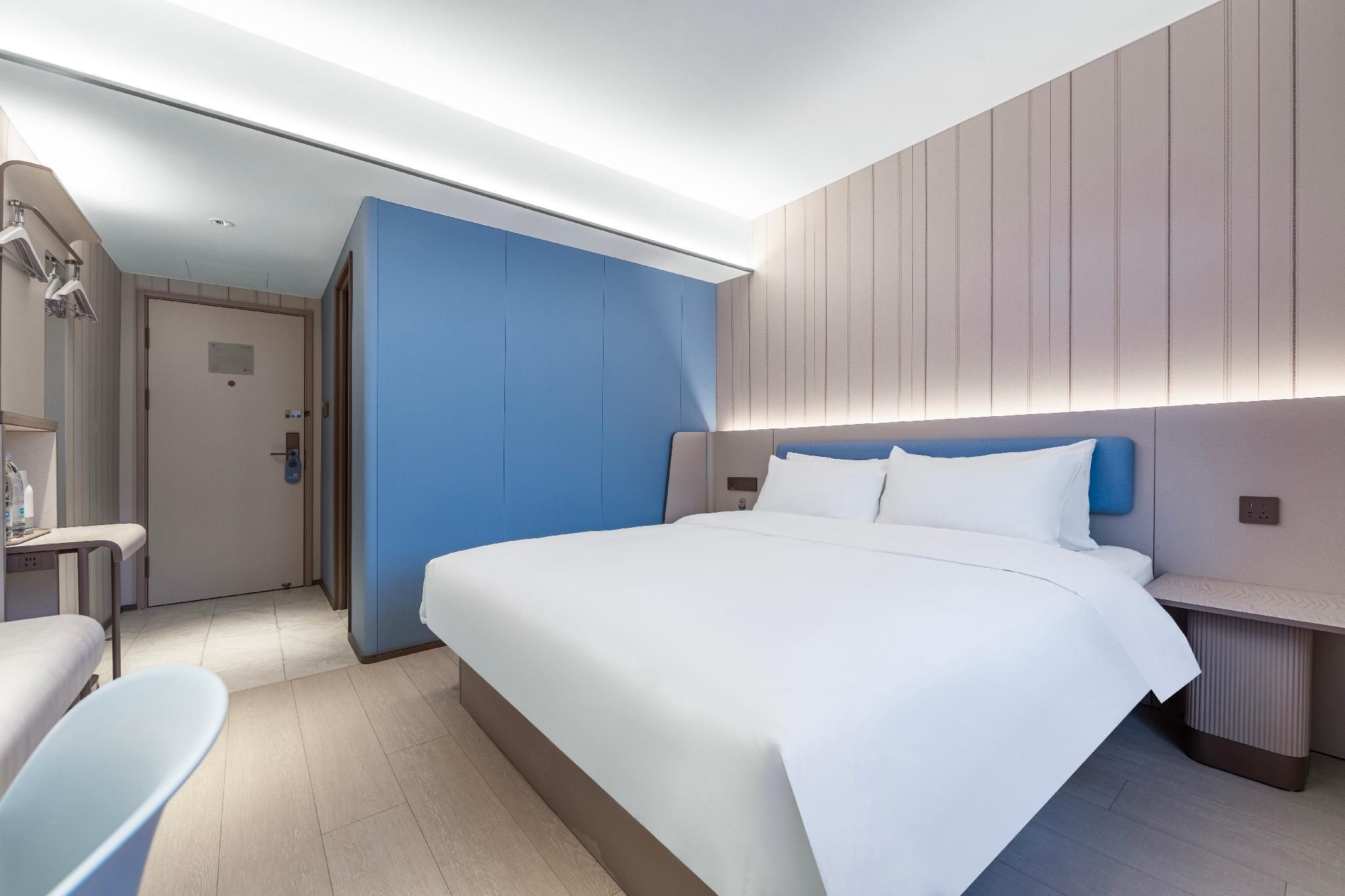 Queen Superior Room