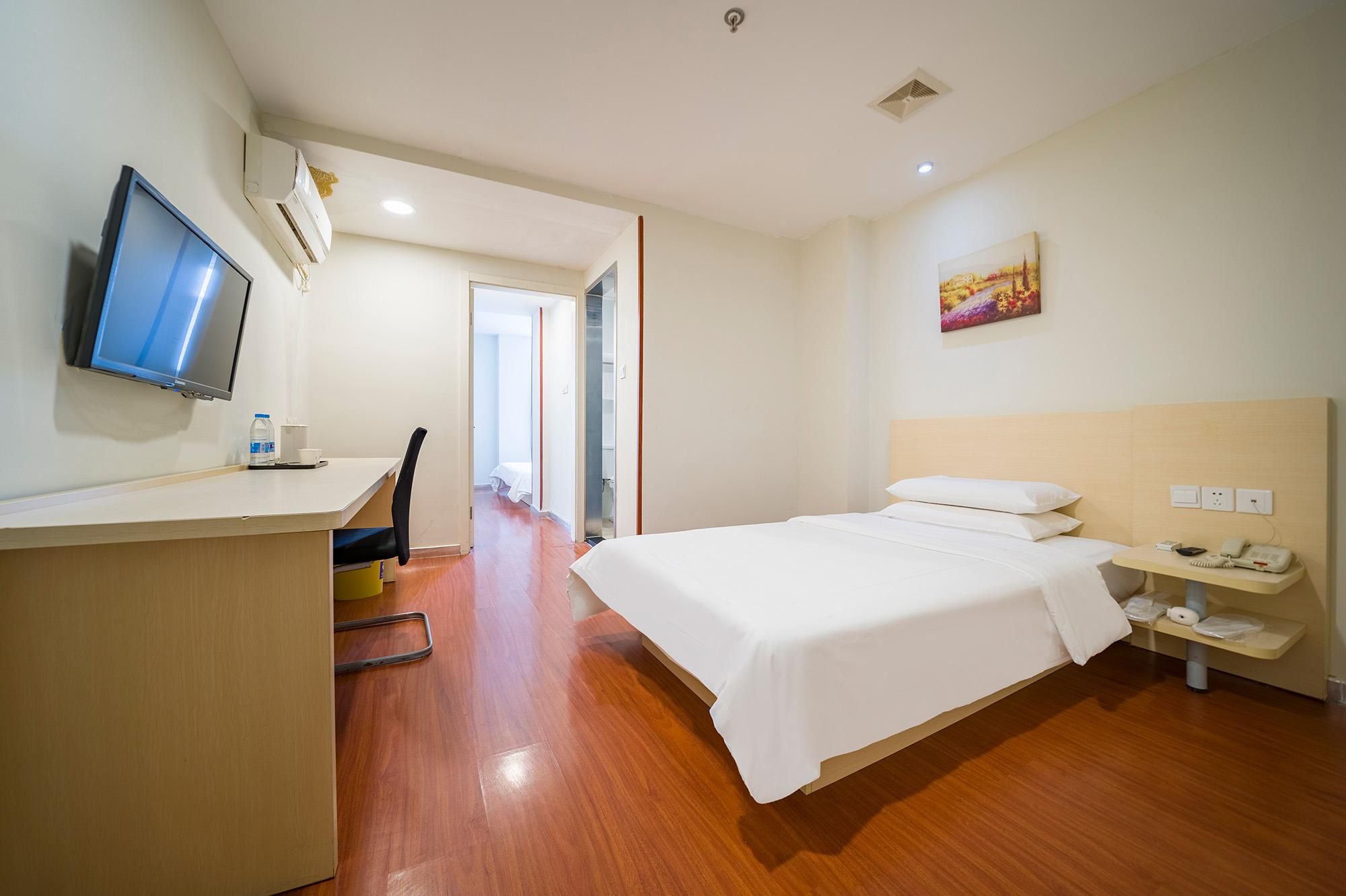 Queen Room A