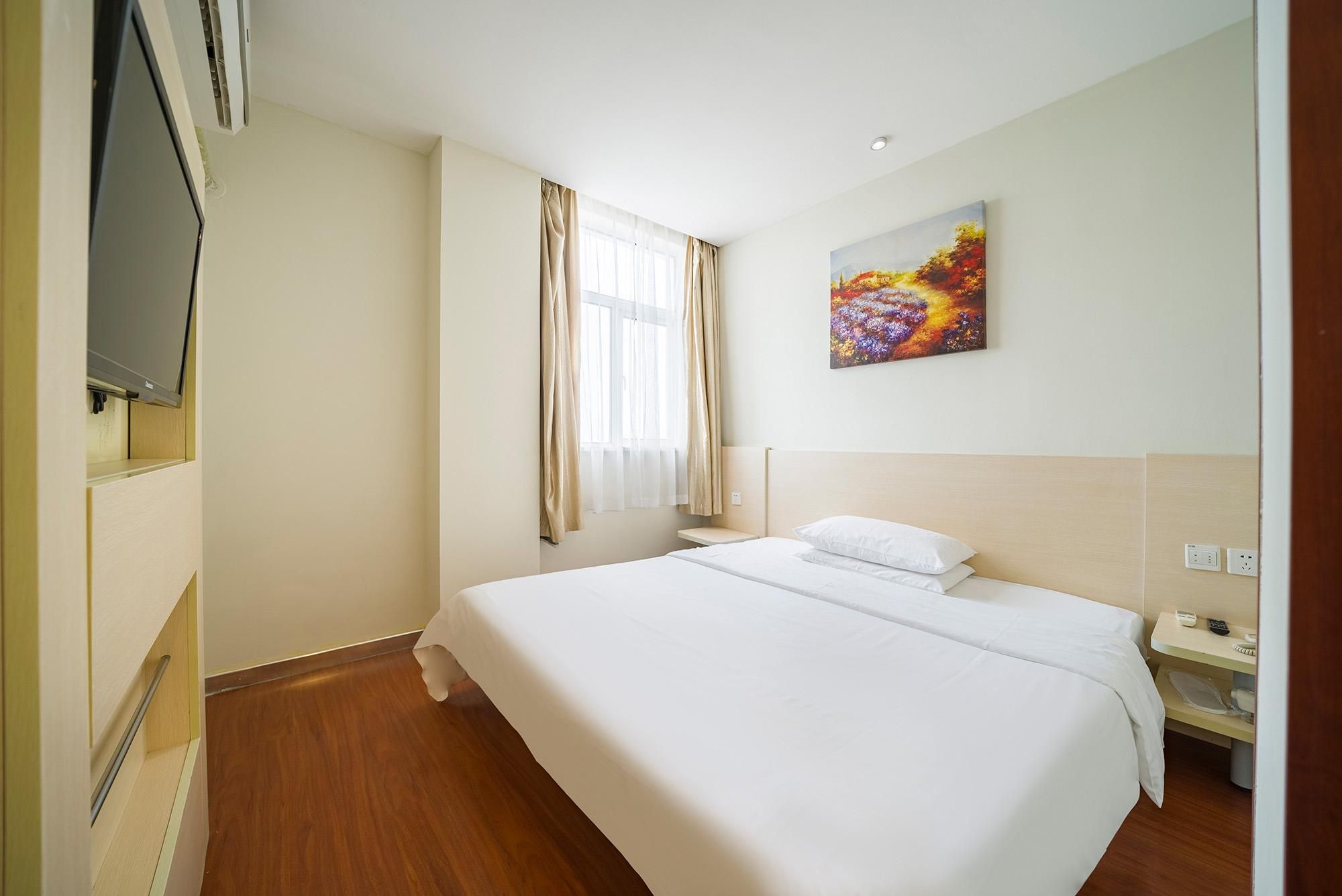 Queen Room A