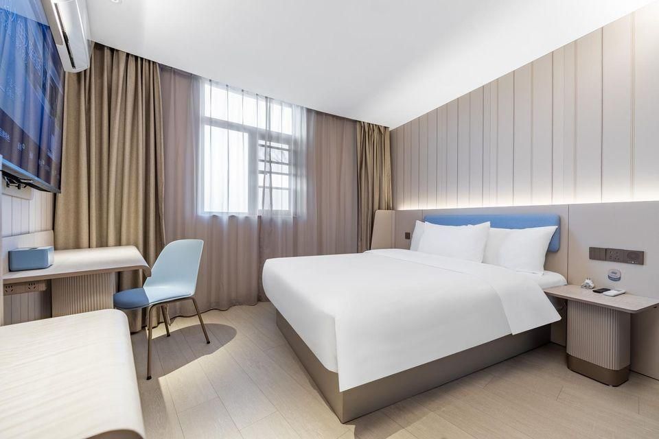 Hotel Queen Room