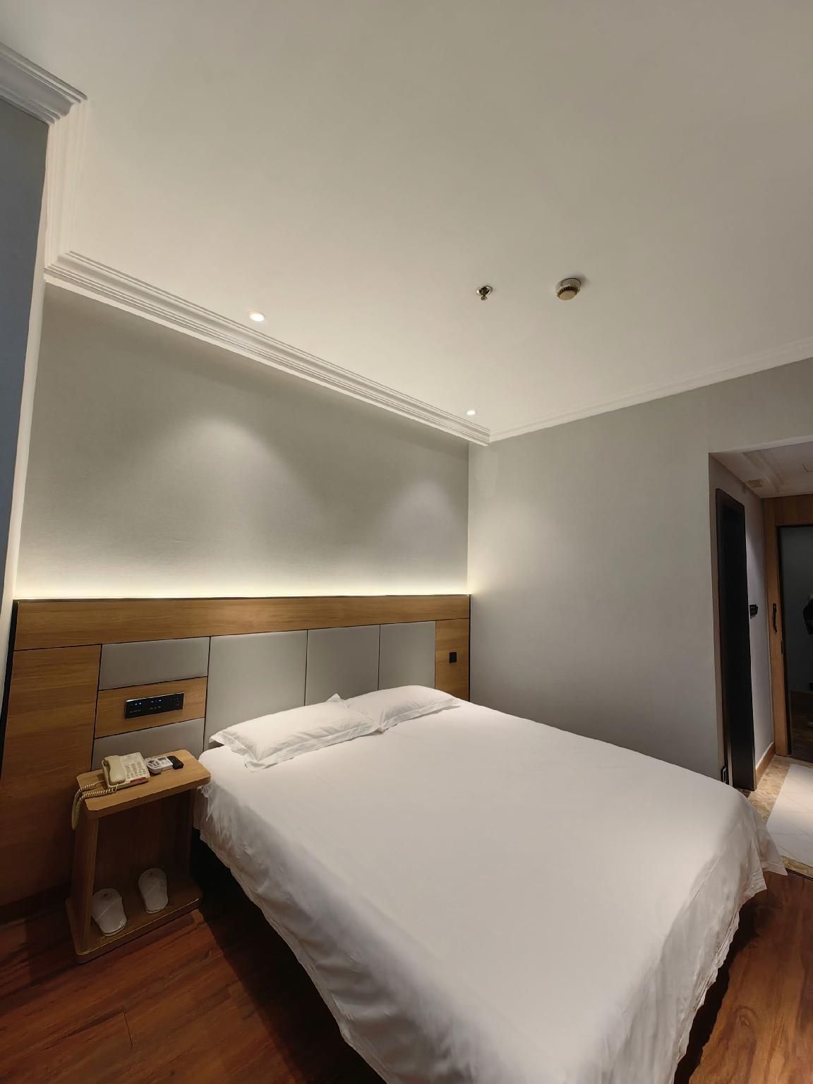 GTR - 1 Bed Guest Room no Window