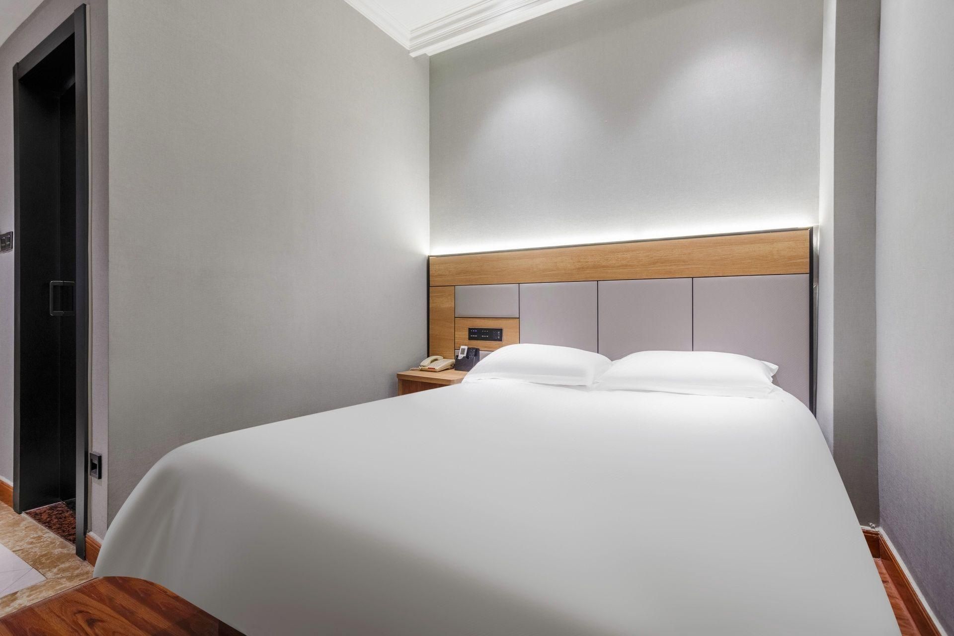 GTR - 1 Bed Guest Room no Window