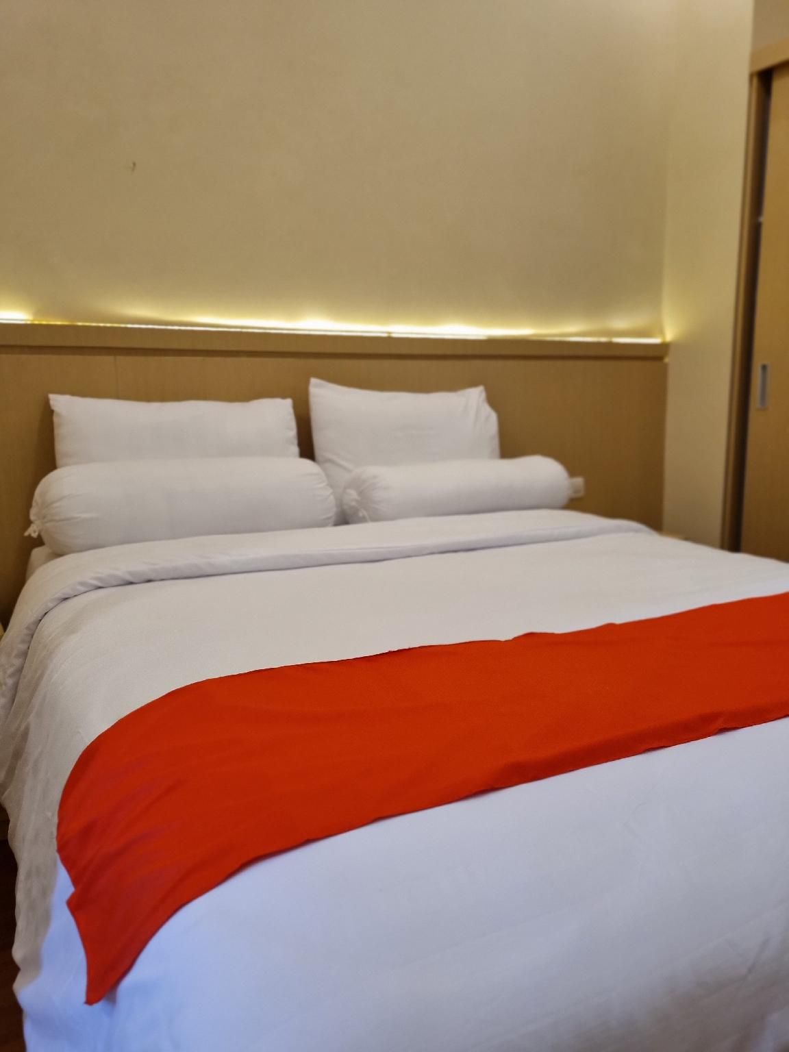 Deluxe - 1 Queen Bed