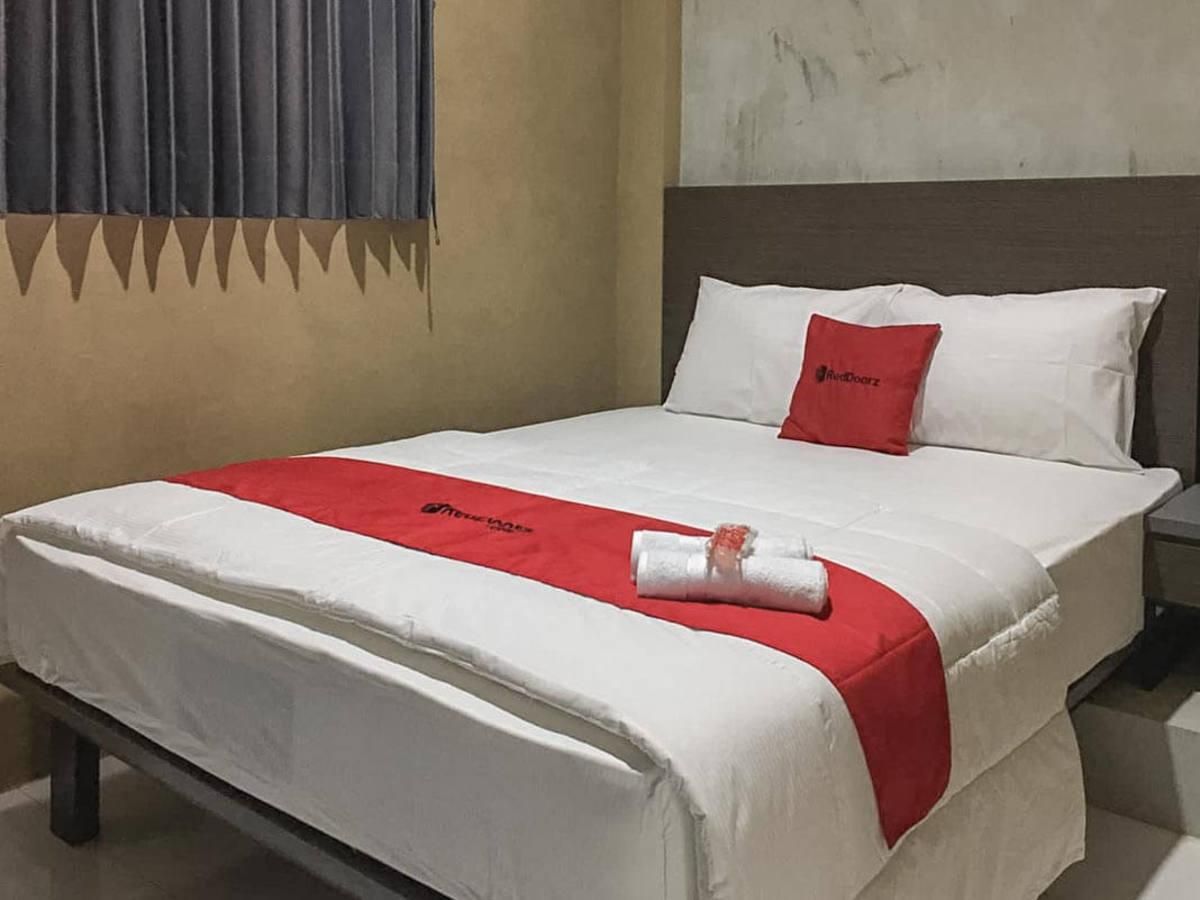 RedDoorz Room