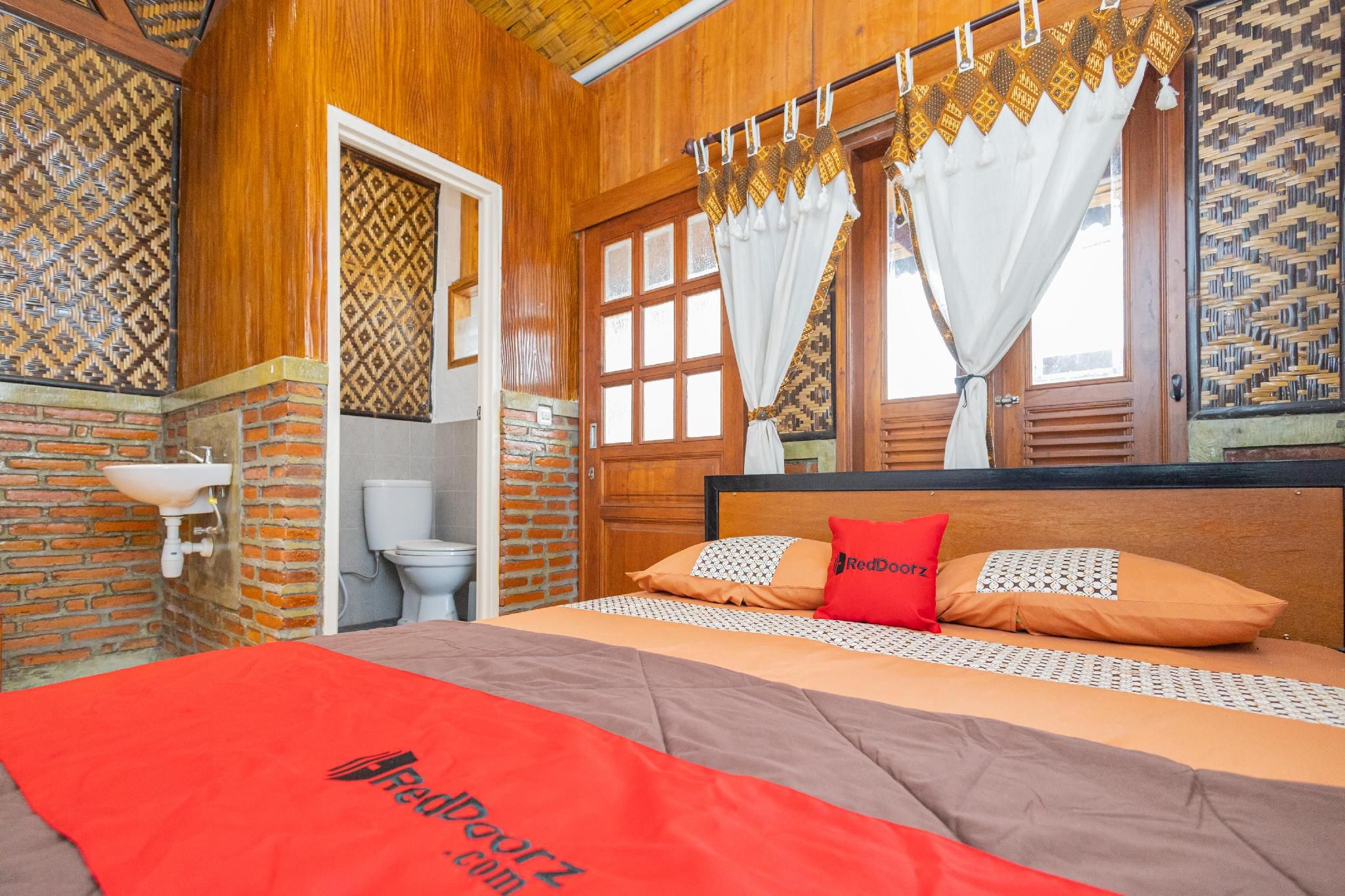 RedDoorz Room