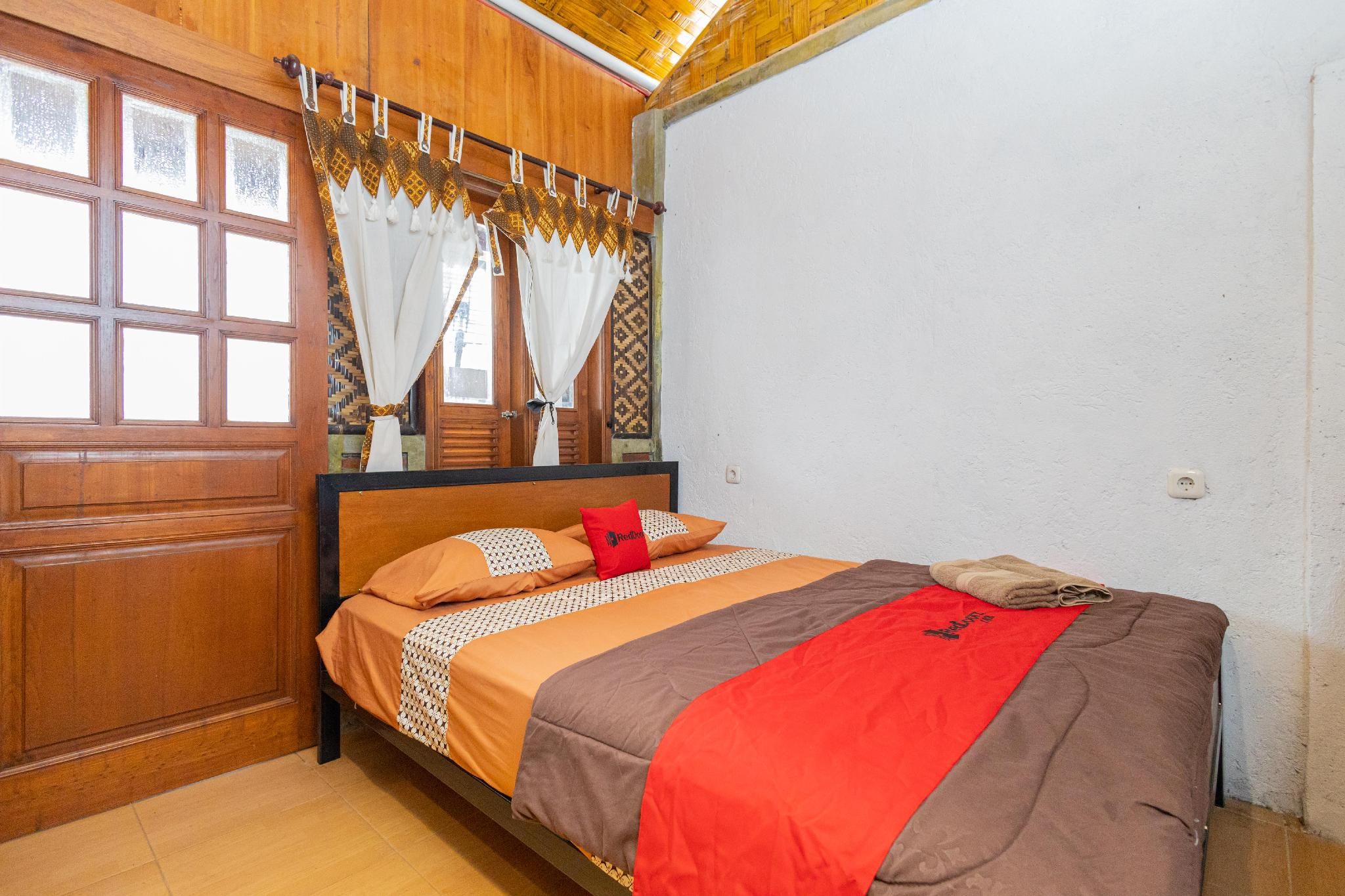 RedDoorz Room
