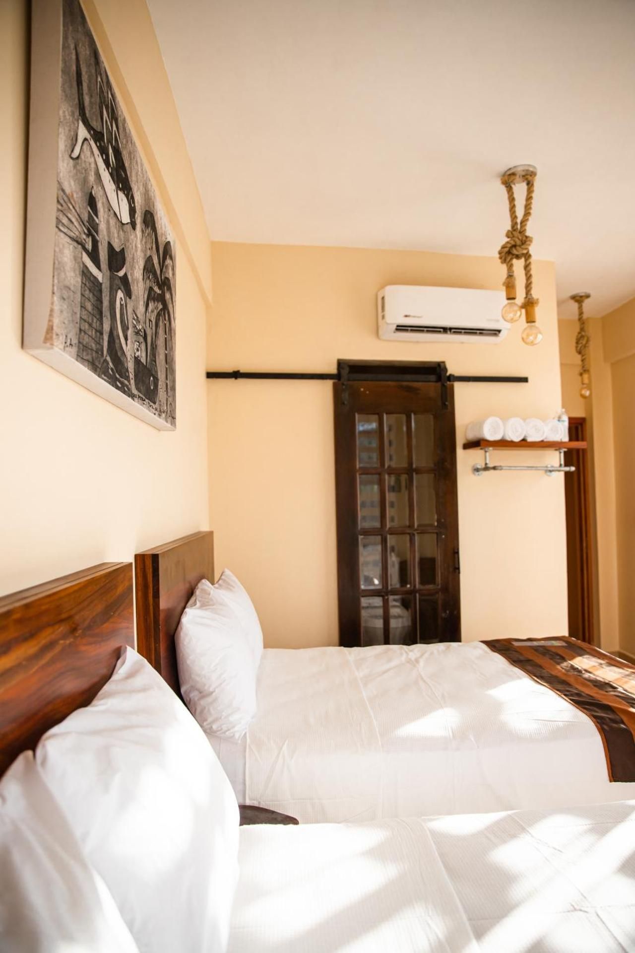 Deluxe Queen Room