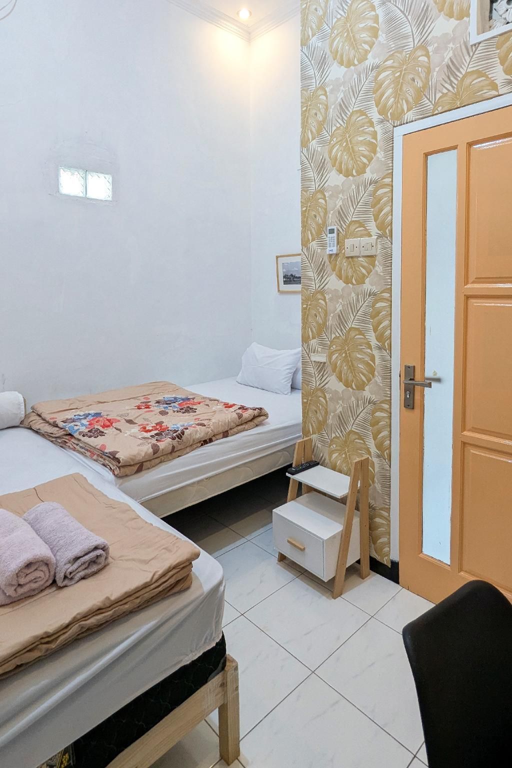 Twin Bed Room