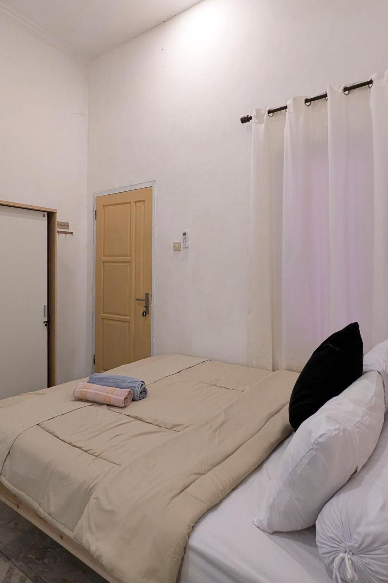Deluxe Double Room (2 Adults + 1 Child)
