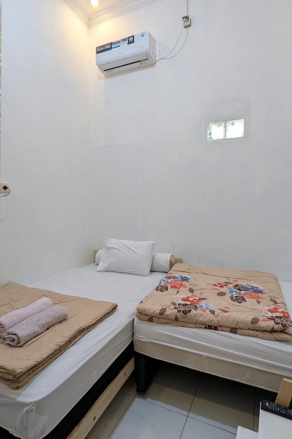 Twin Bed Room
