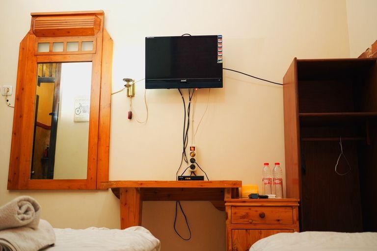 Standard Twin - Shared Bathroom