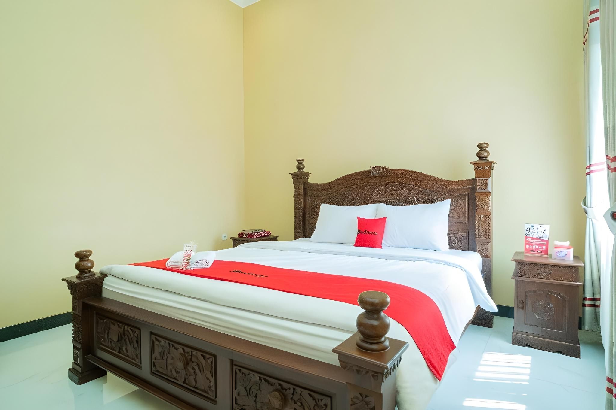 RedDoorz Room