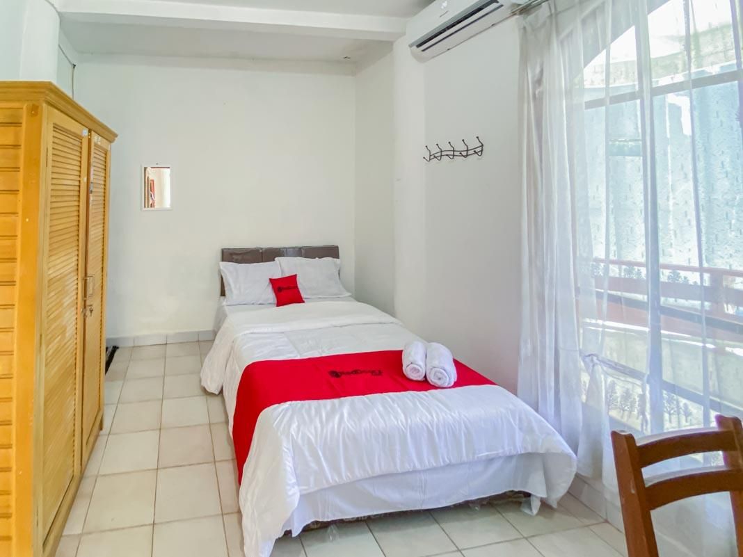 RedDoorz Room