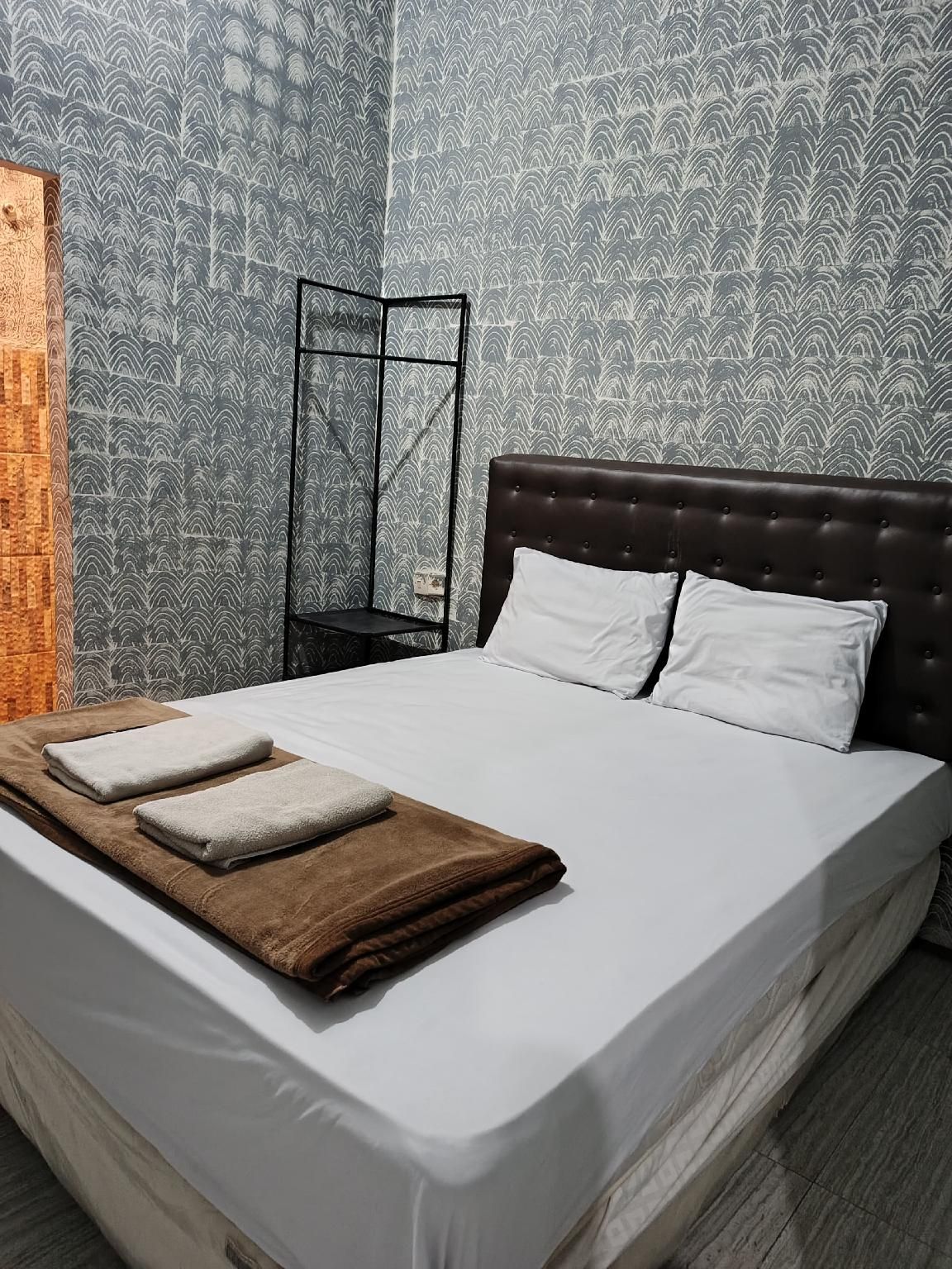 Deluxe - 1 Queen Bed