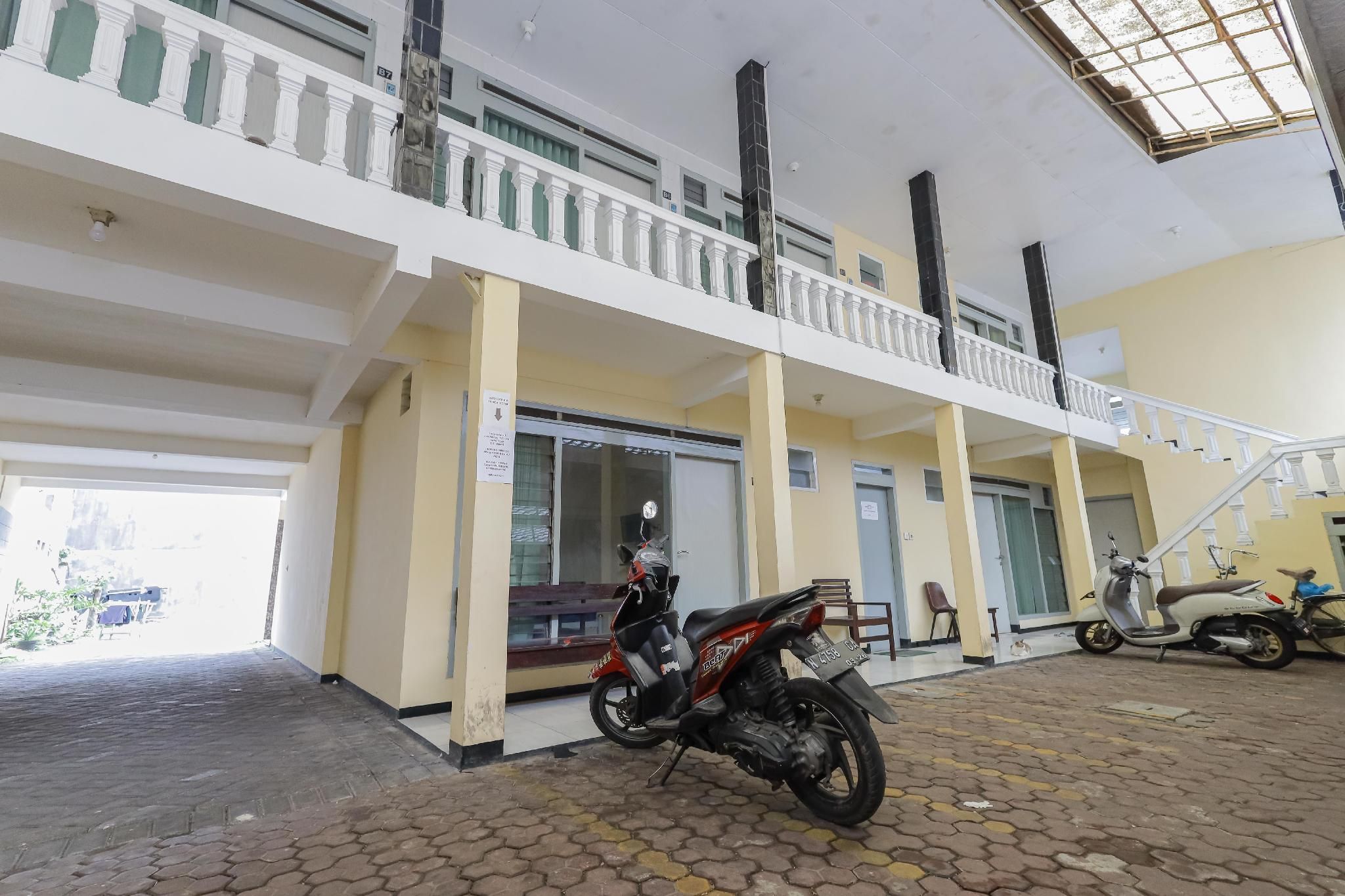 RedDoorz @ CBR Residence Blimbing