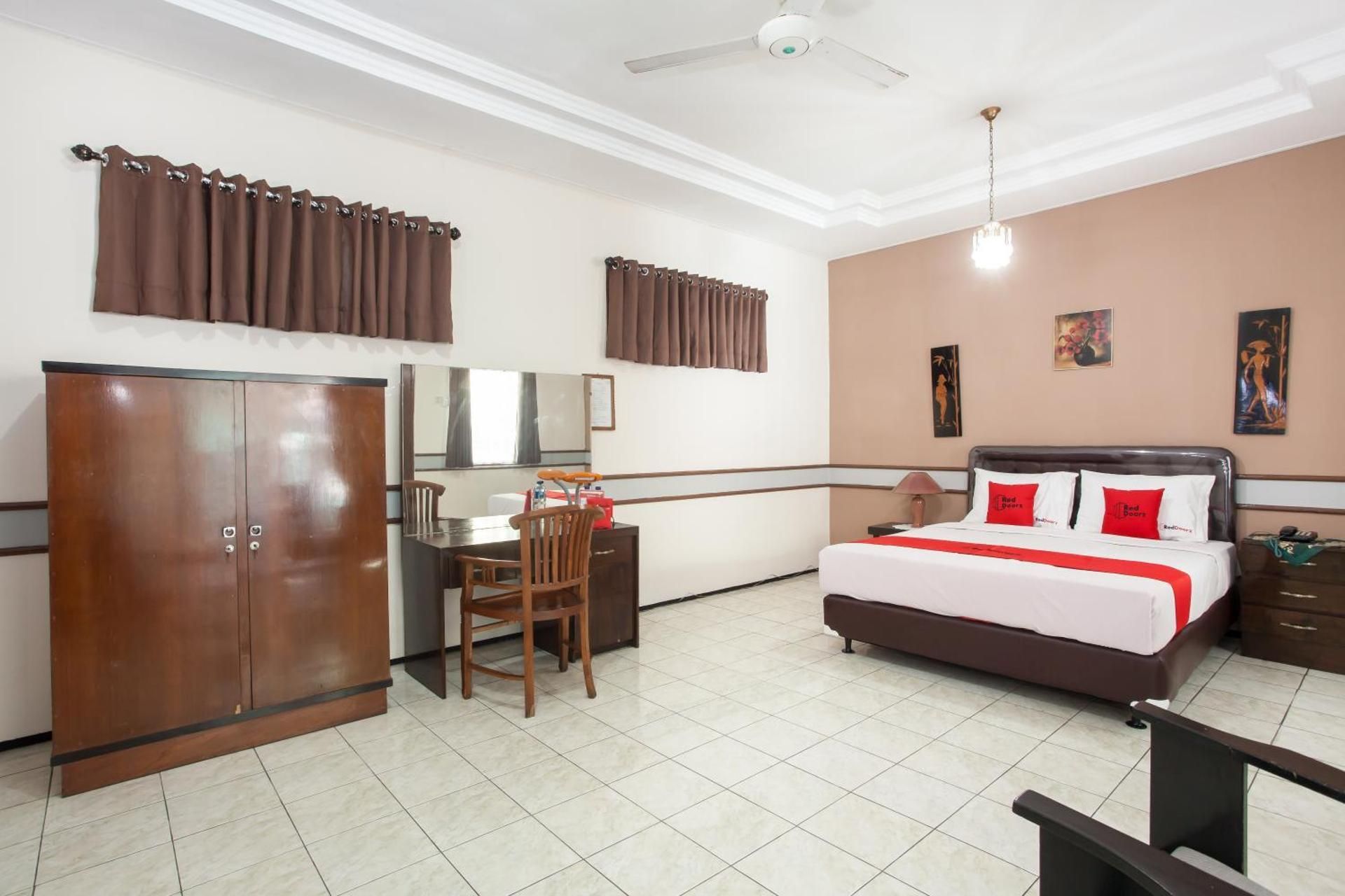 RedDoorz Room