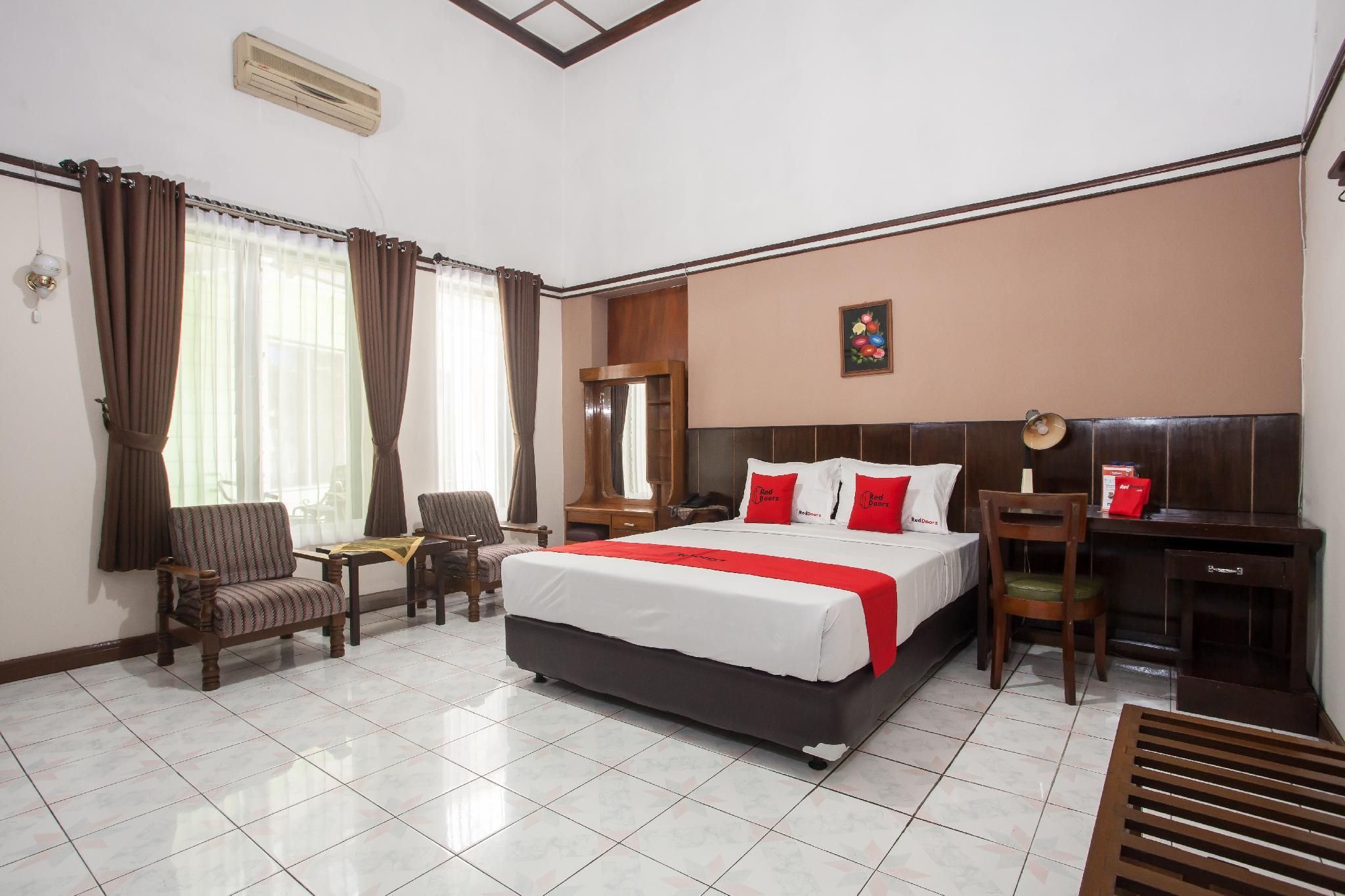 RedDoorz Room