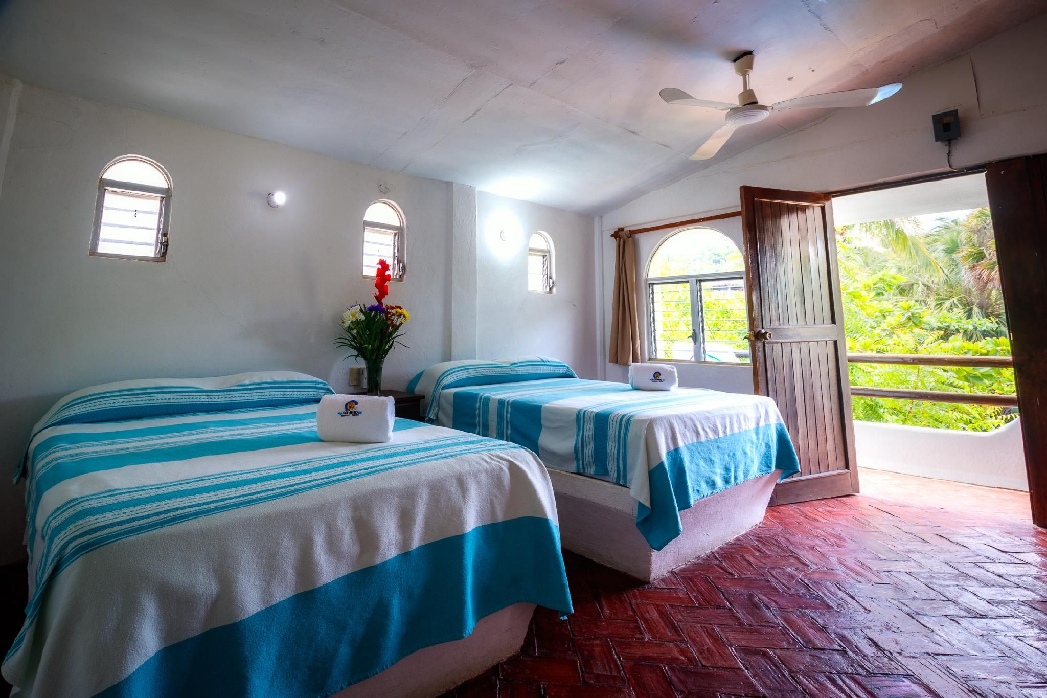 Studio with Queen Bed and Kitchenette