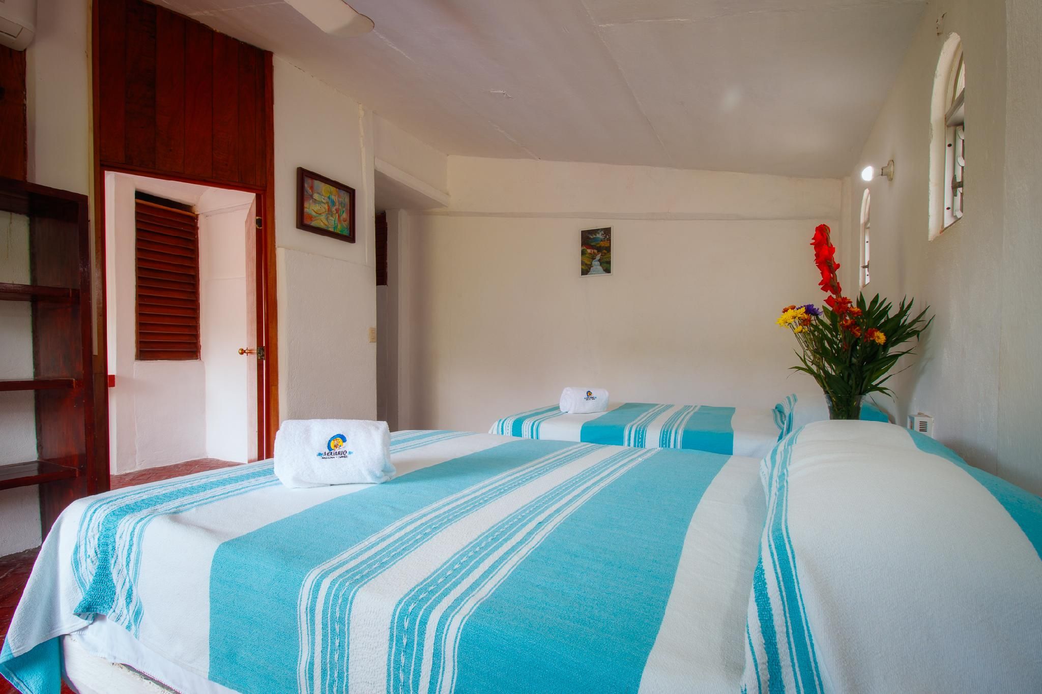 Studio with Queen Bed and Kitchenette