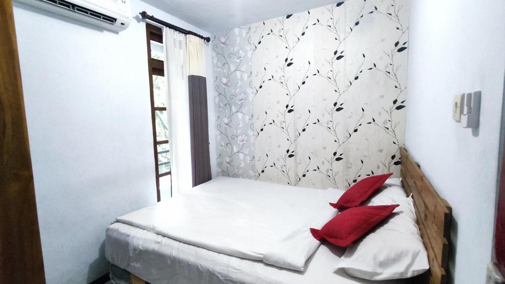 Deluxe Room (2 Adults + 1 Child)