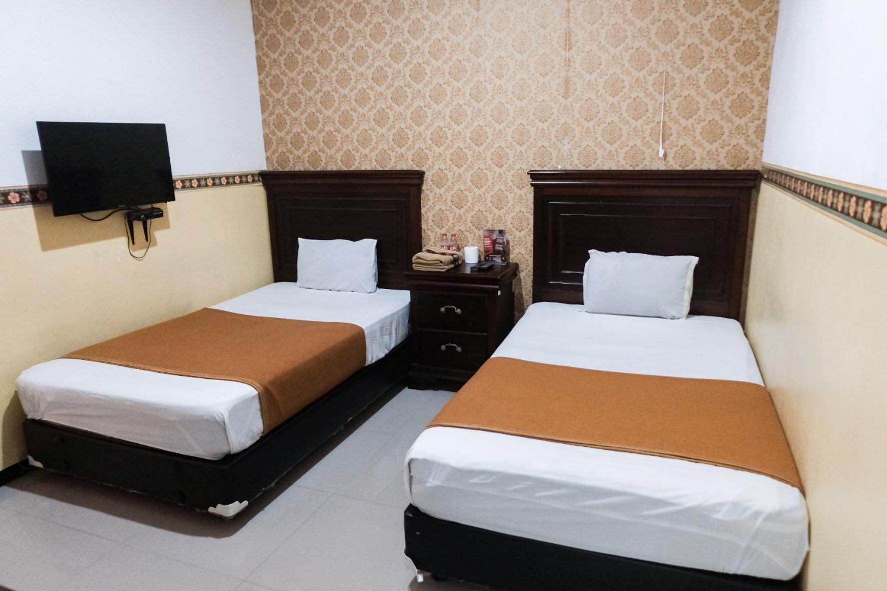 Twin Room with Private Bathroom