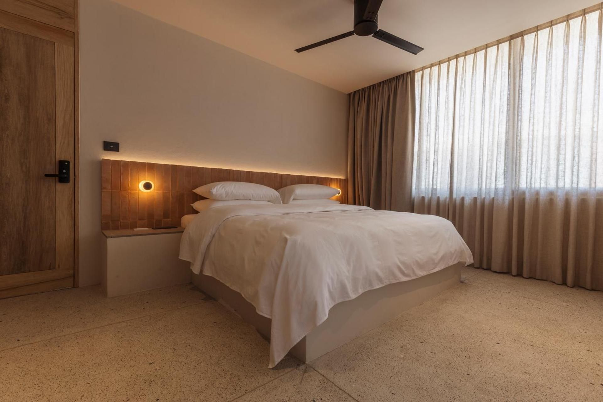Deluxe King Suite