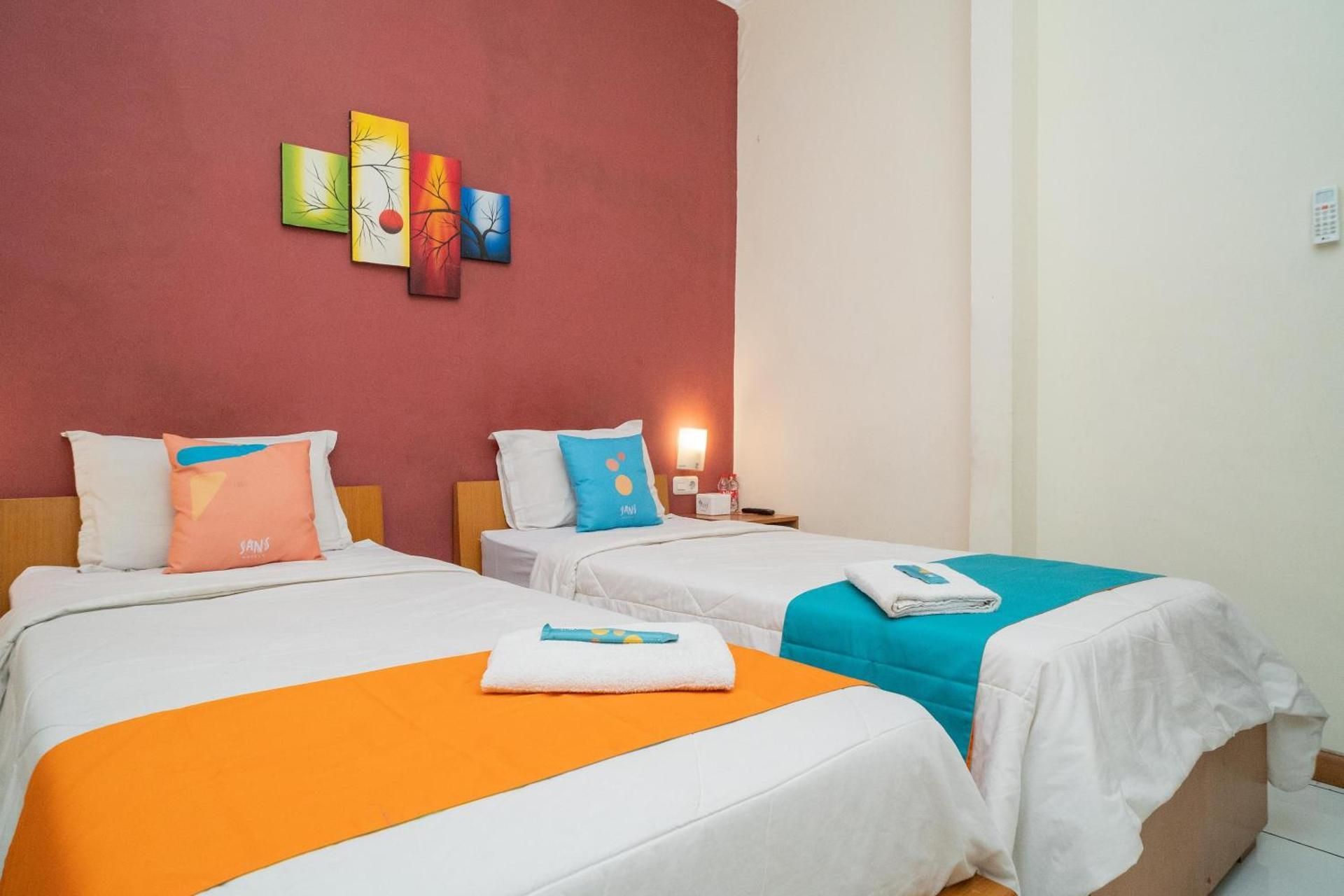 Sans Hotel FiFFa Pisang Kipas Malang Superior Twin Room 2