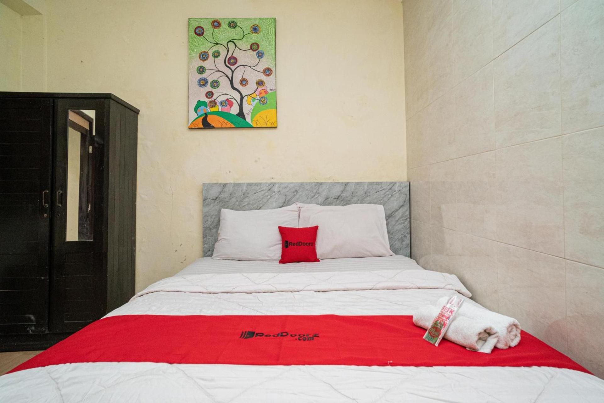 RedDoorz Room