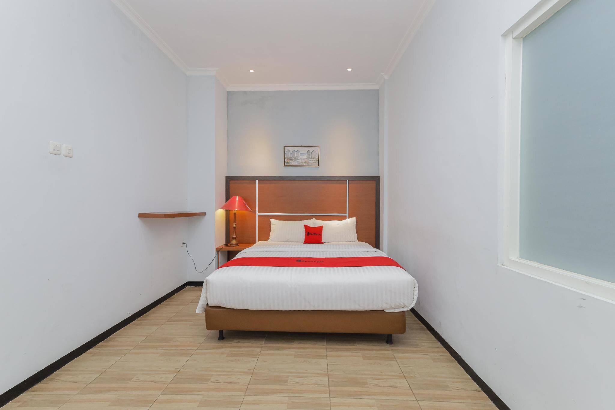 RedDoorz Room