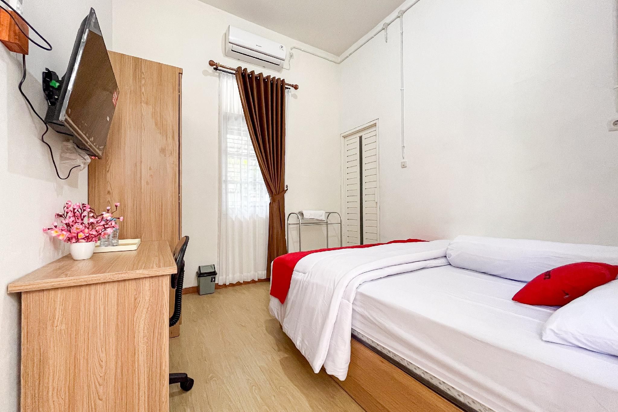 RedDoorz Room