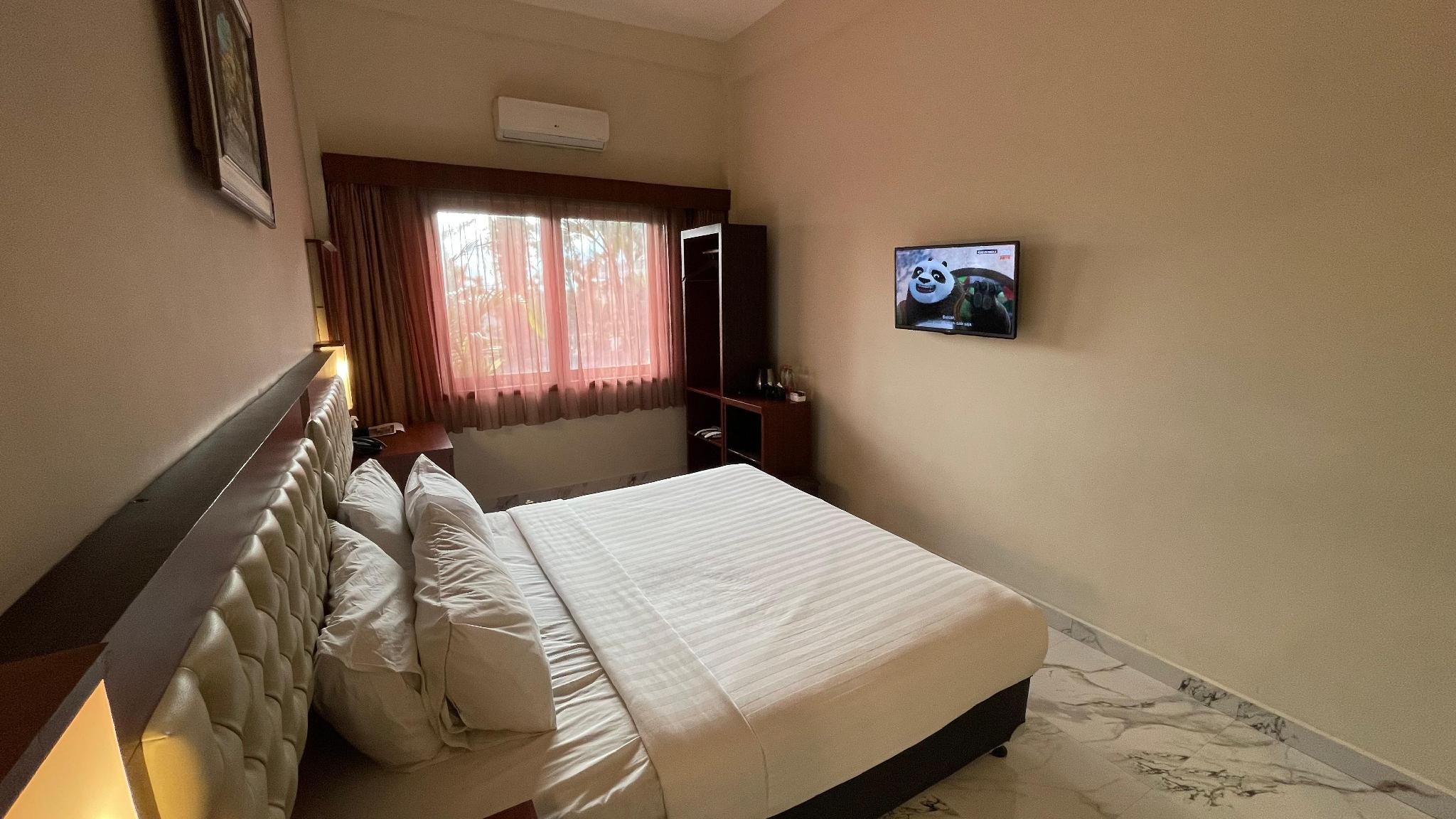 Deluxe double non balcony (no view)