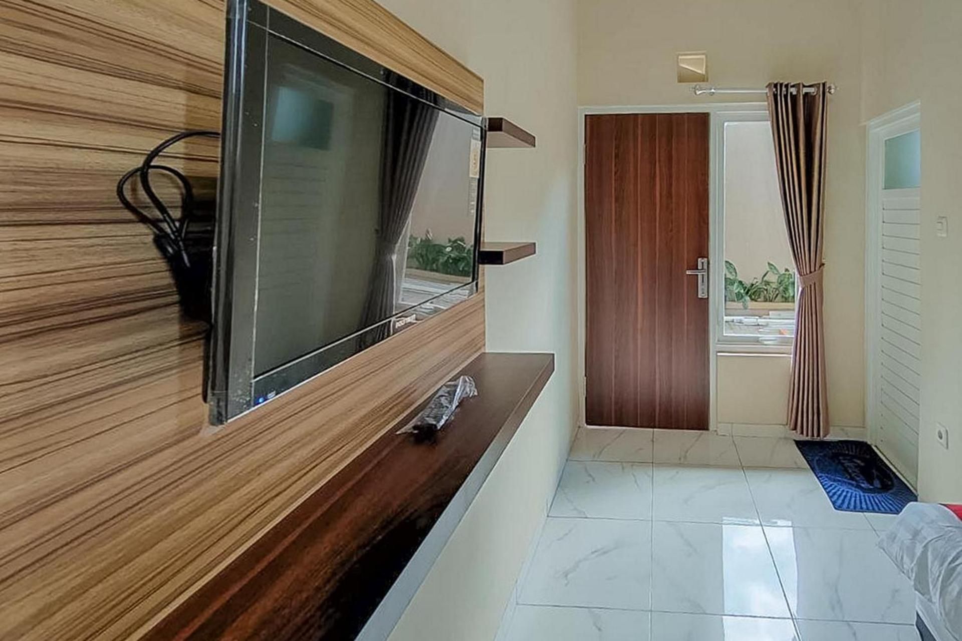 RedDoorz Room