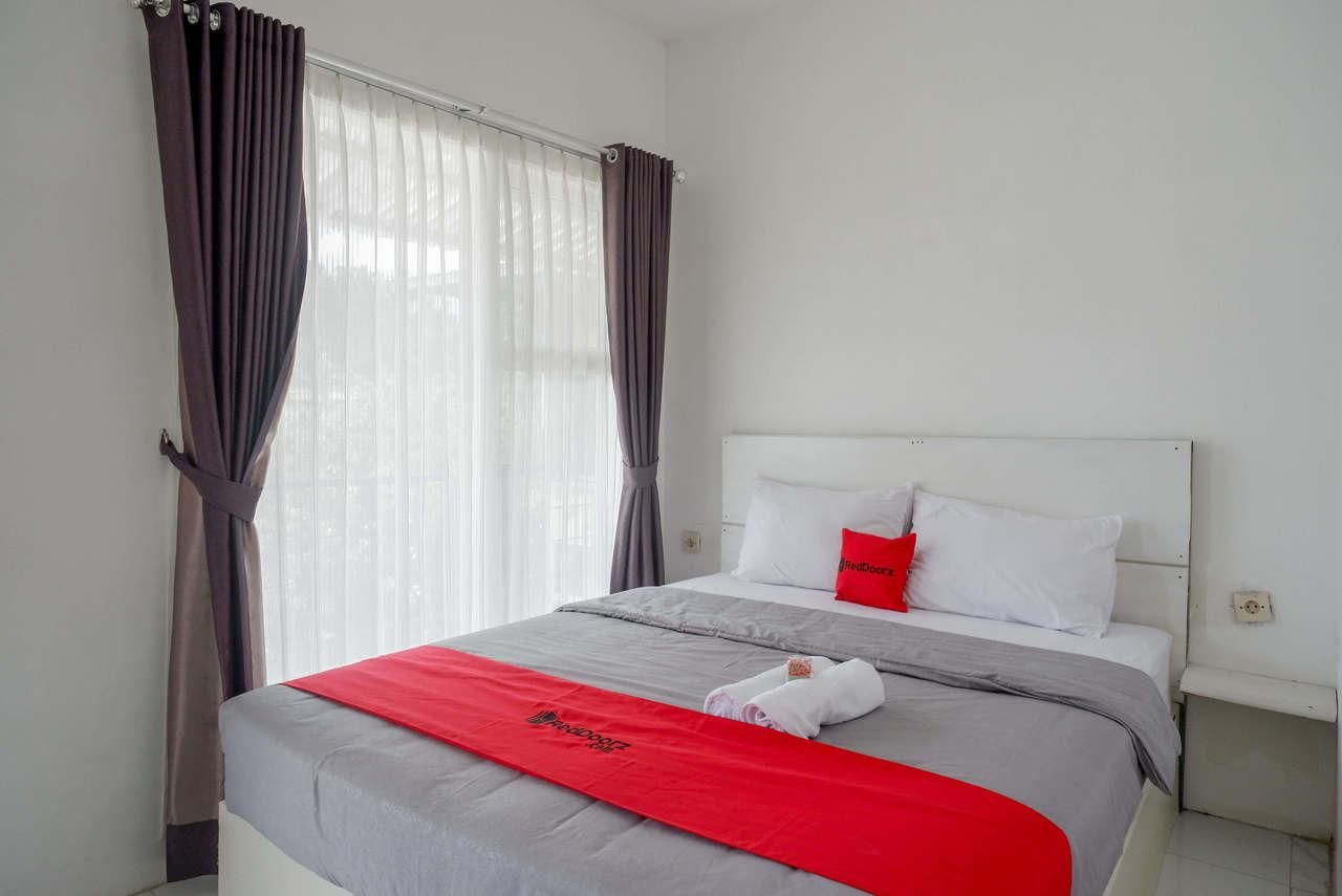 RedDoorz Room